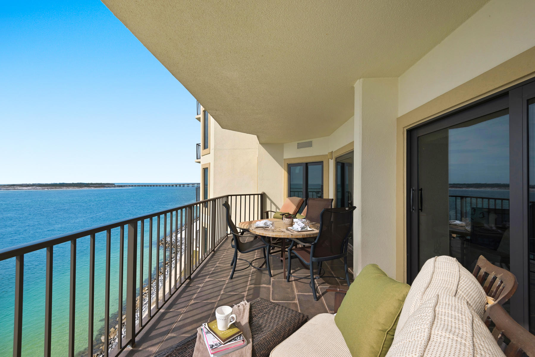 WATERVIEW TOWERS YACHT CLUB - Residential