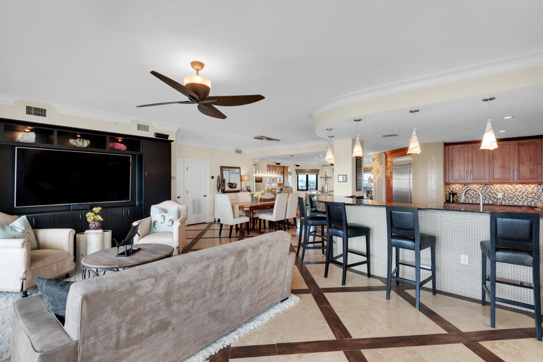 WATERVIEW TOWERS YACHT CLUB - Residential