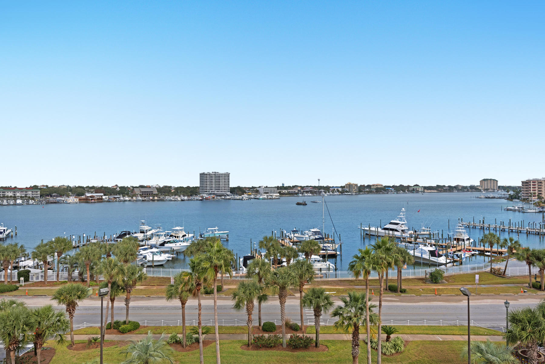 WATERVIEW TOWERS YACHT CLUB - Residential