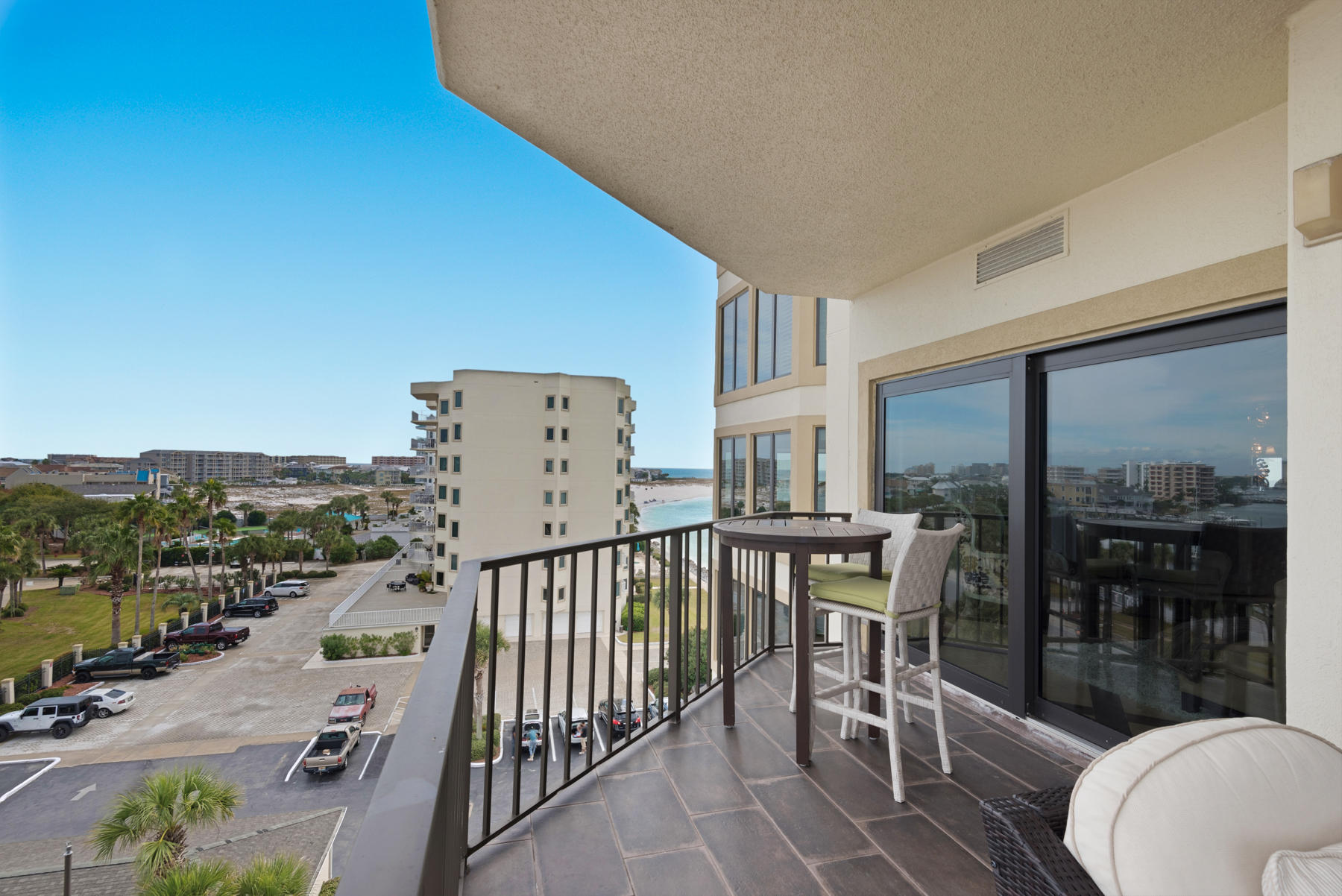 WATERVIEW TOWERS YACHT CLUB - Residential