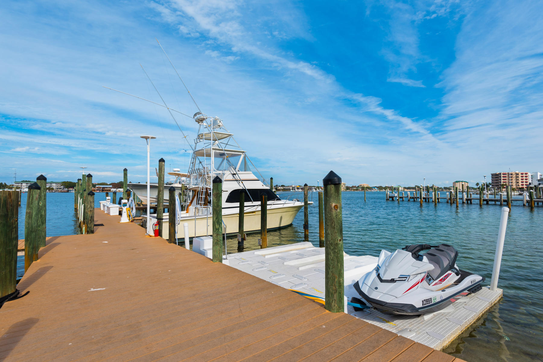 WATERVIEW TOWERS YACHT CLUB - Residential