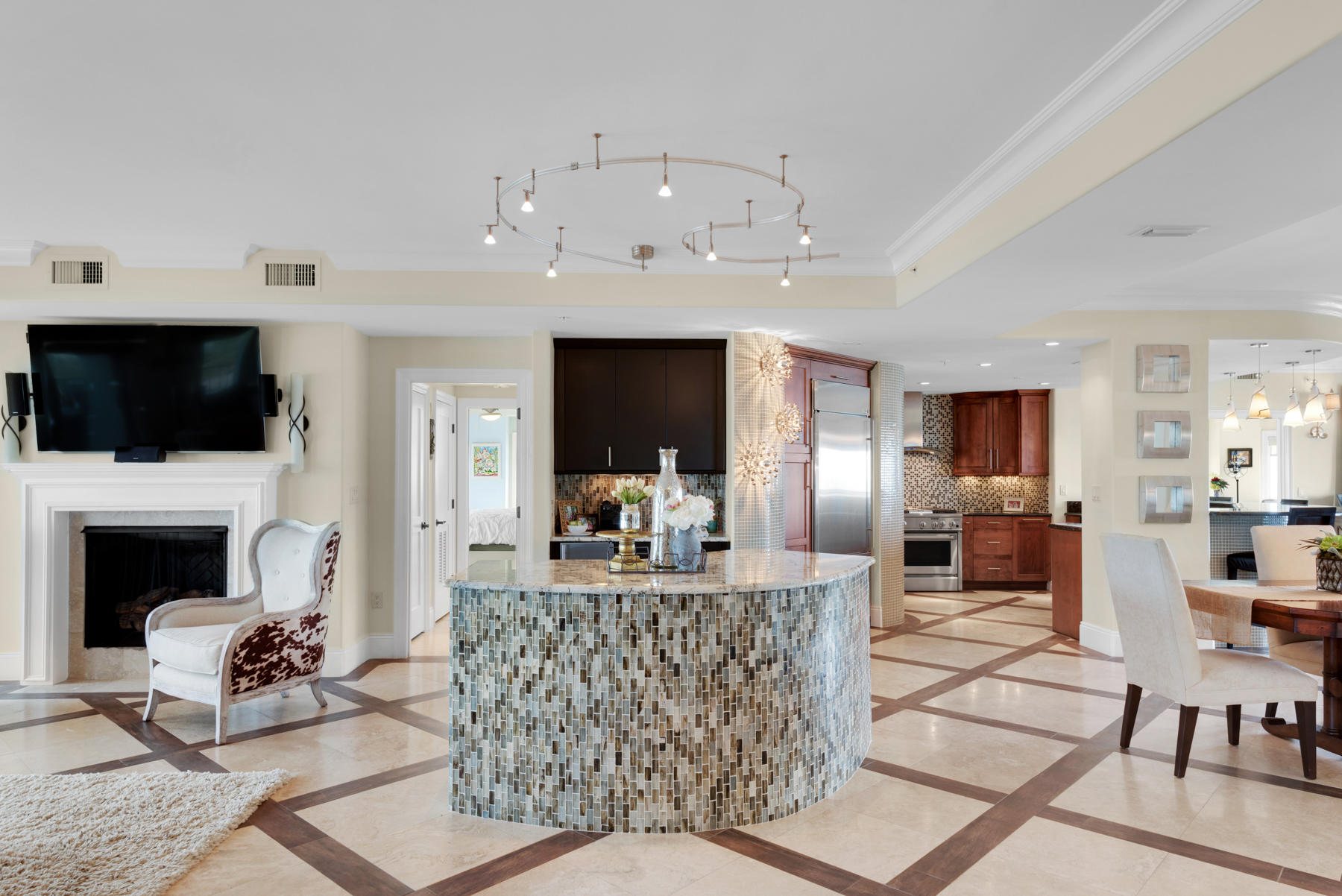 WATERVIEW TOWERS YACHT CLUB - Residential