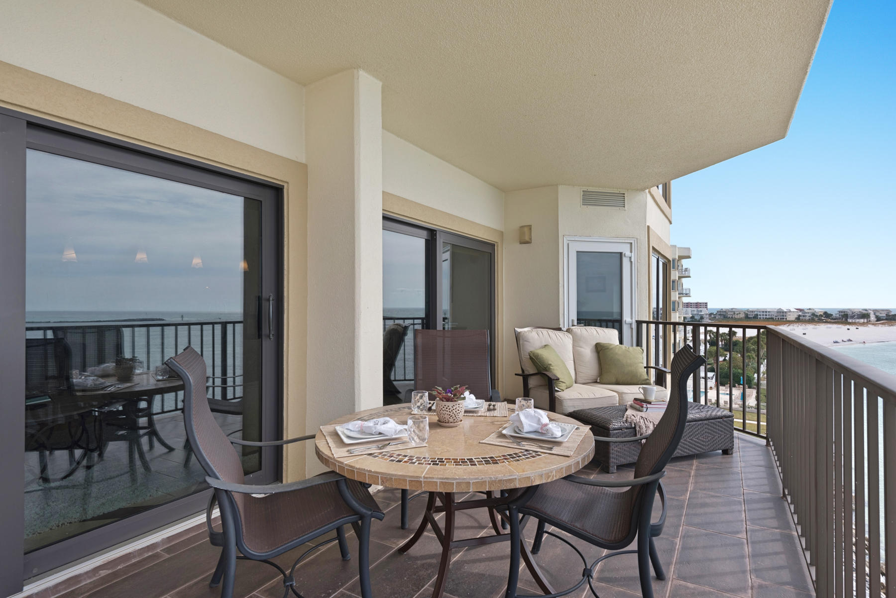 WATERVIEW TOWERS YACHT CLUB - Residential