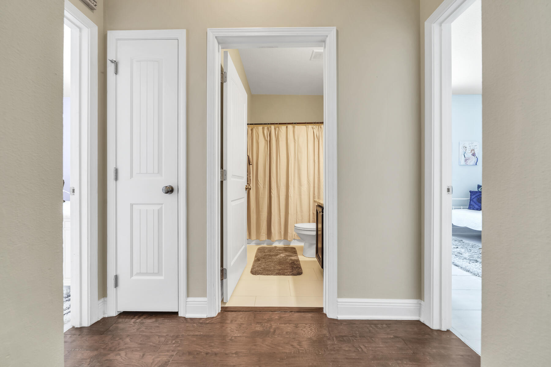 WHISPERING LAKE - Residential