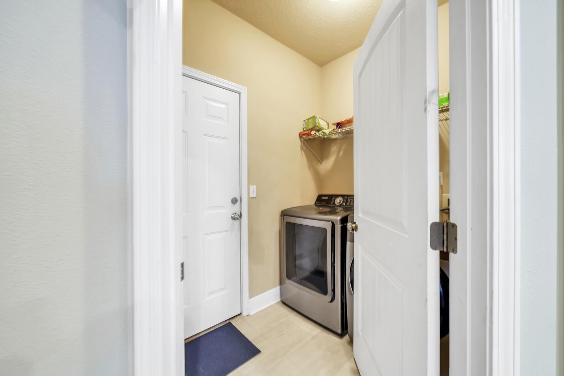 WHISPERING LAKE - Residential