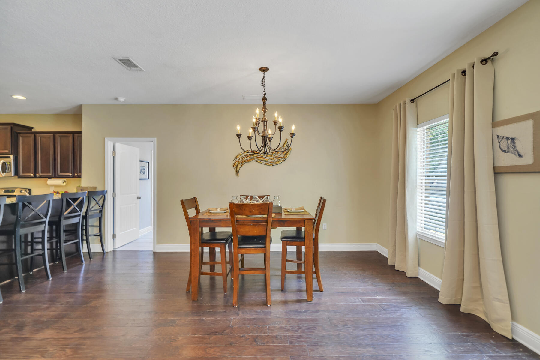 WHISPERING LAKE - Residential