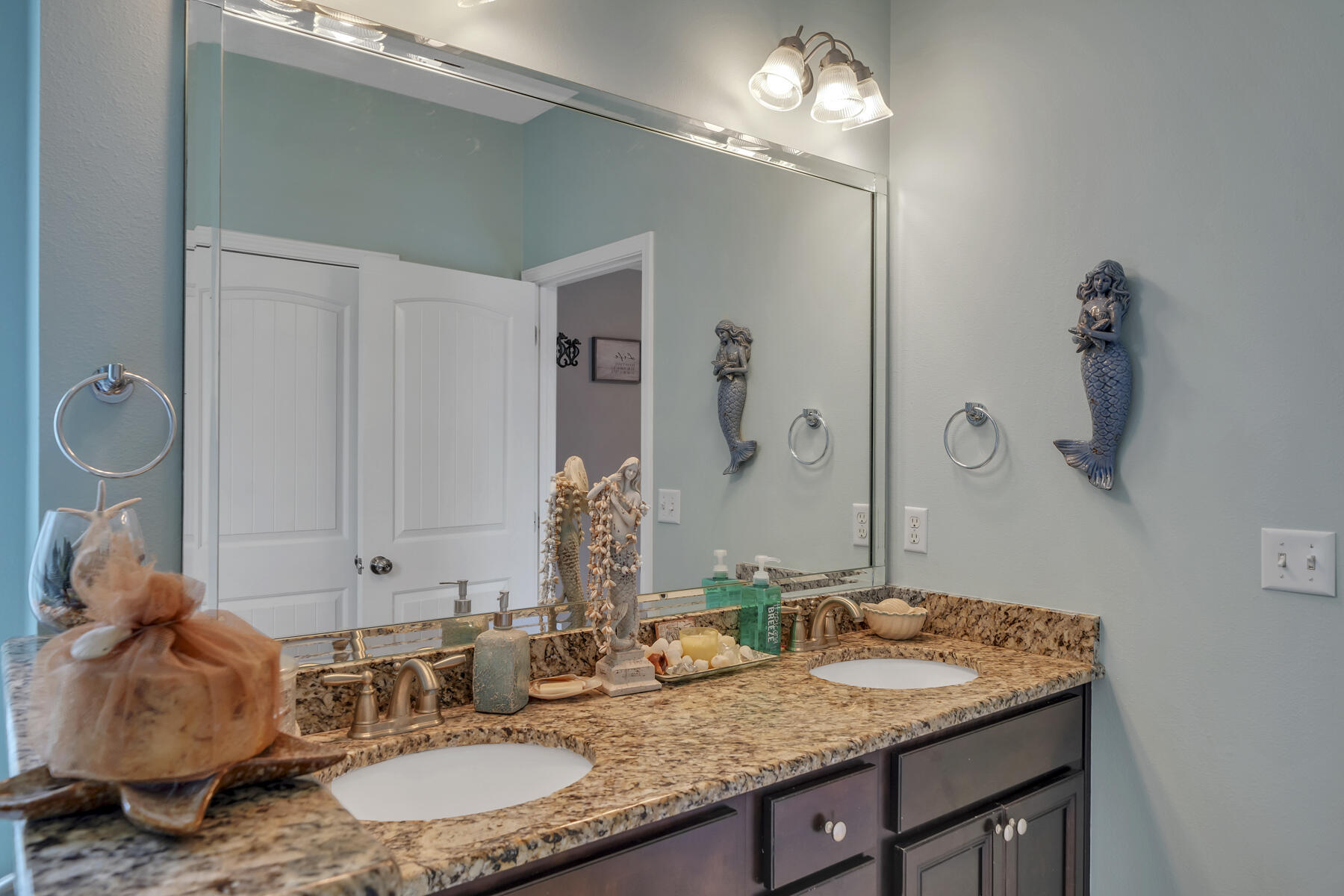 WHISPERING LAKE - Residential