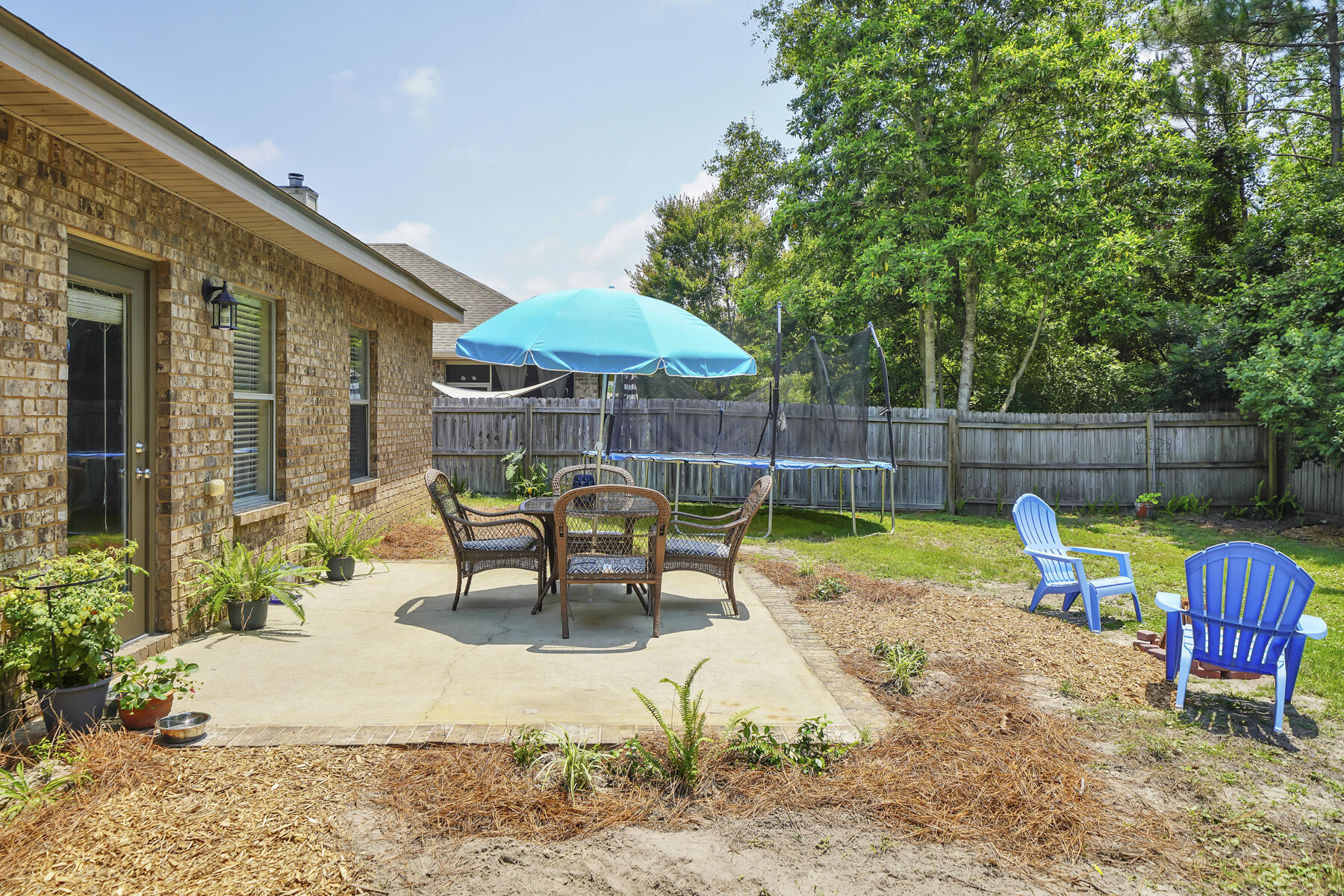 WHISPERING LAKE - Residential