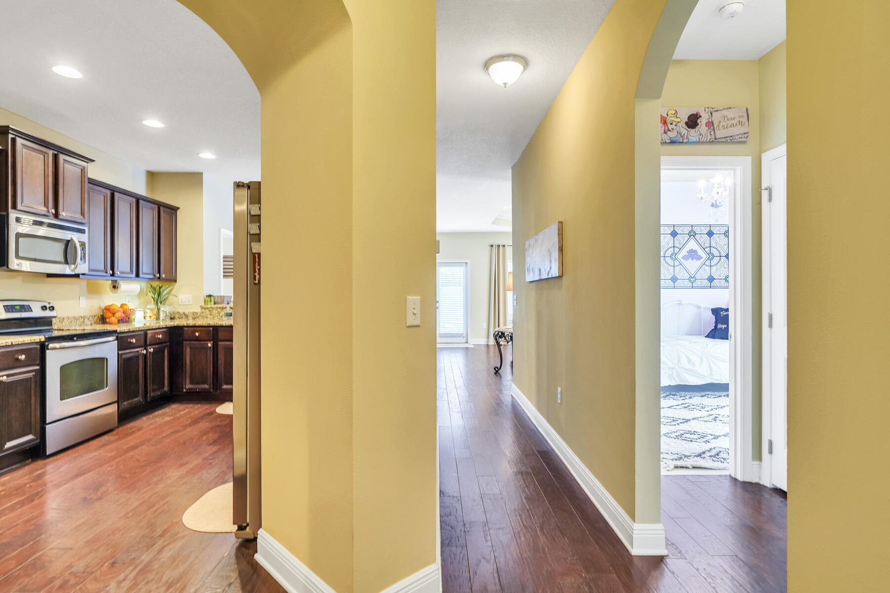 WHISPERING LAKE - Residential