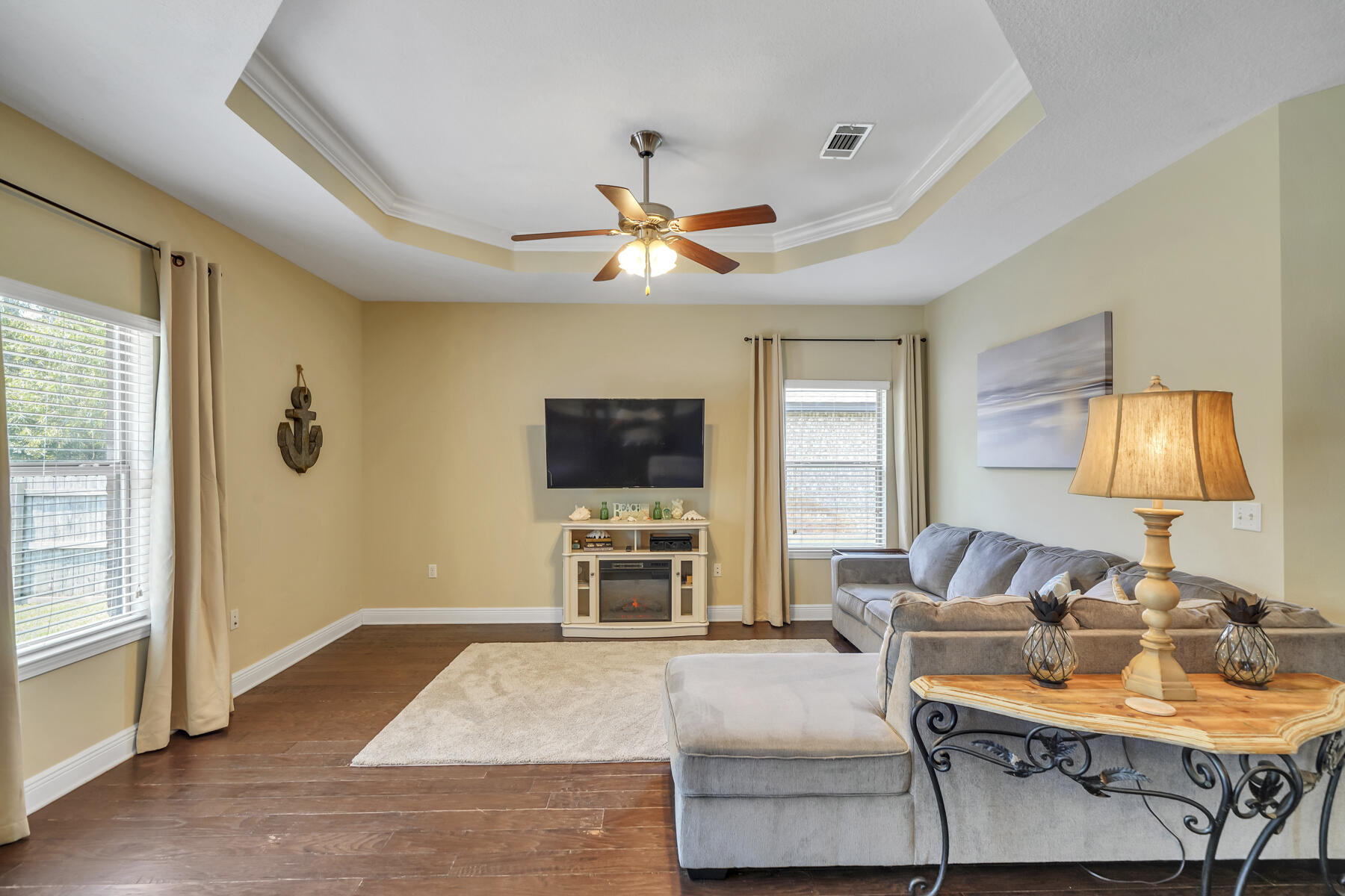 WHISPERING LAKE - Residential