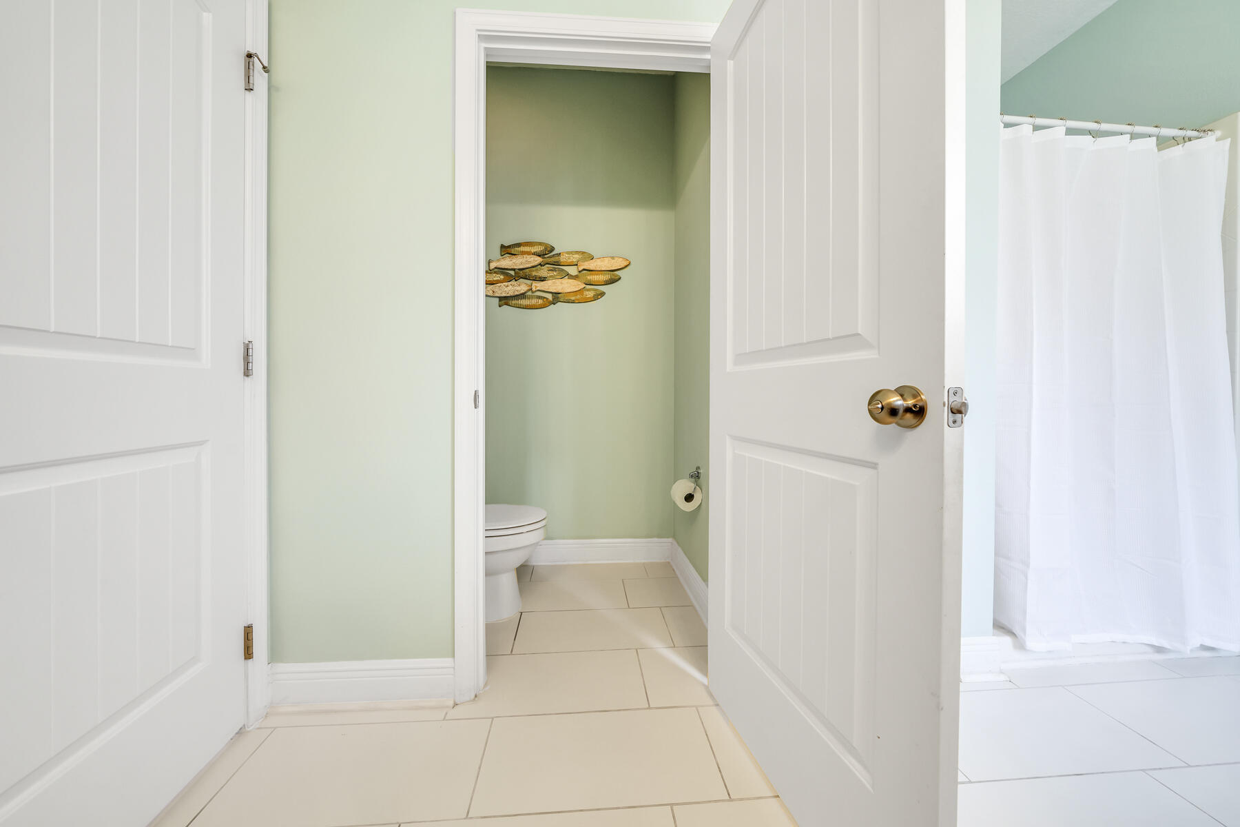 WHISPERING LAKE - Residential