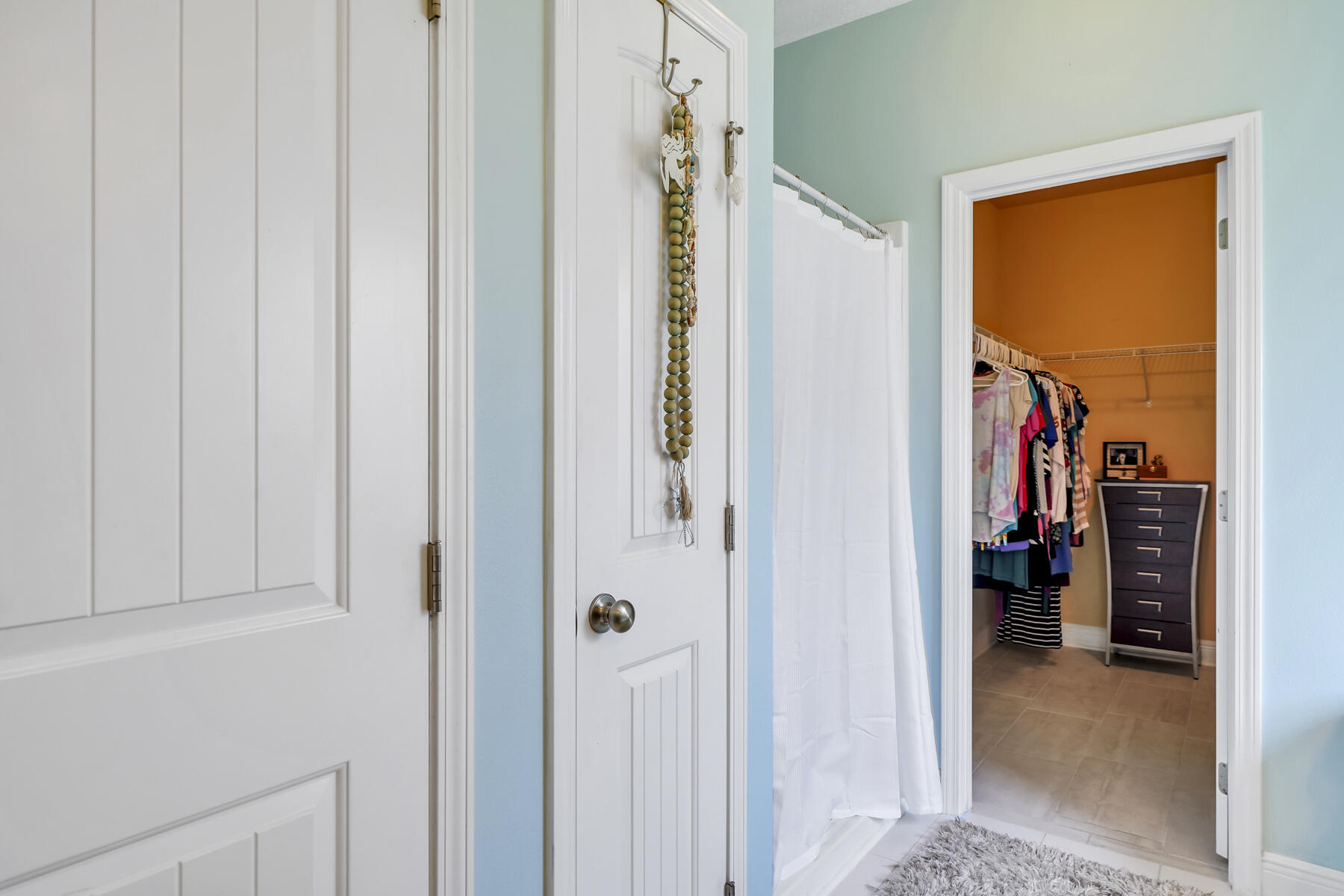 WHISPERING LAKE - Residential