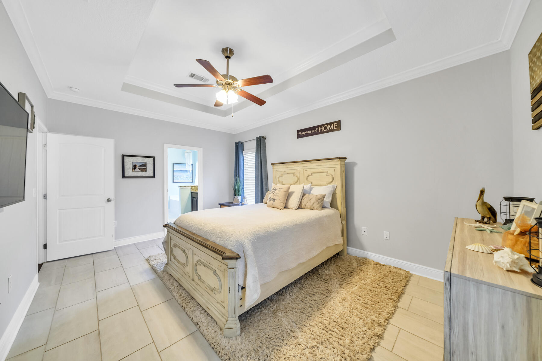 WHISPERING LAKE - Residential