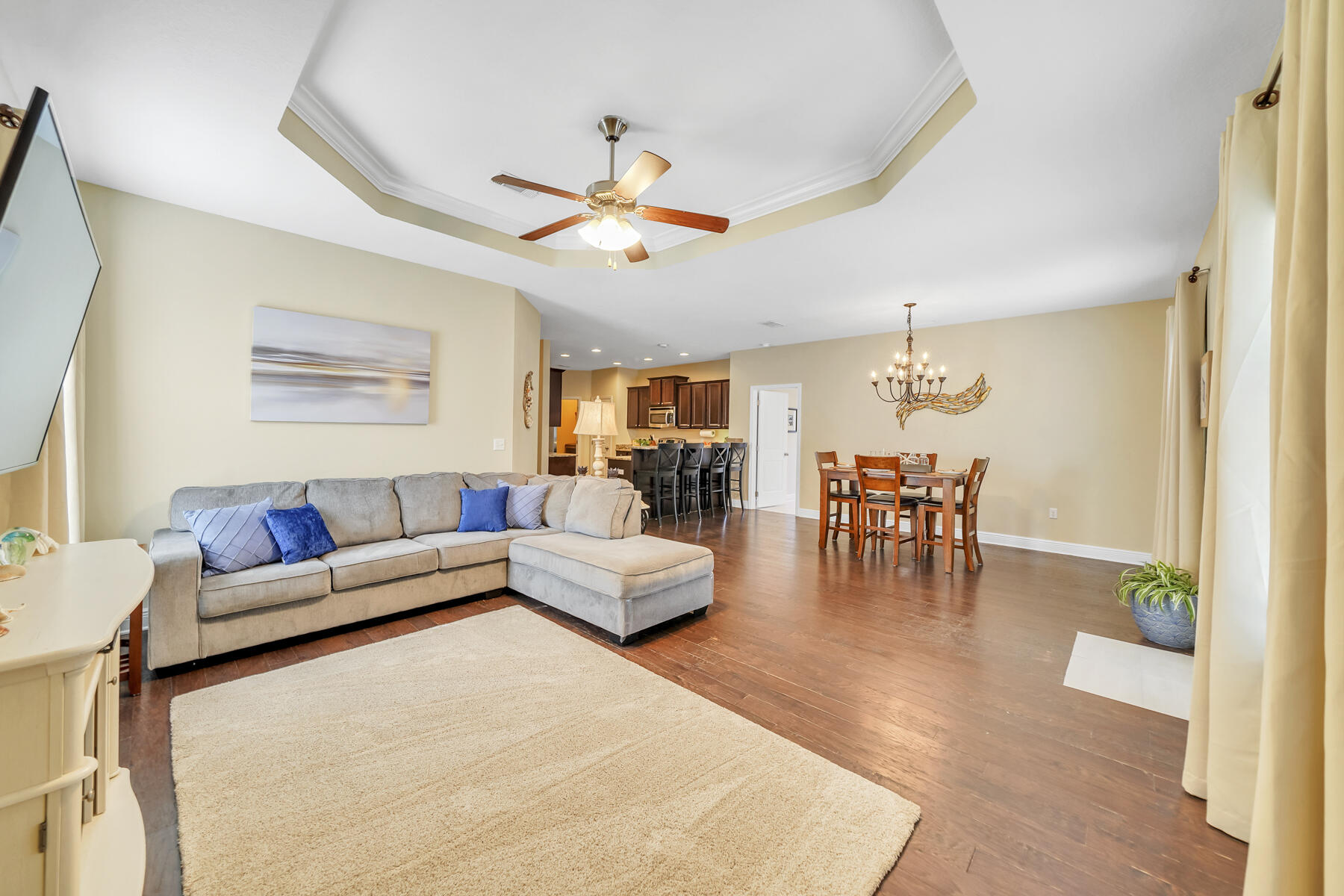 WHISPERING LAKE - Residential