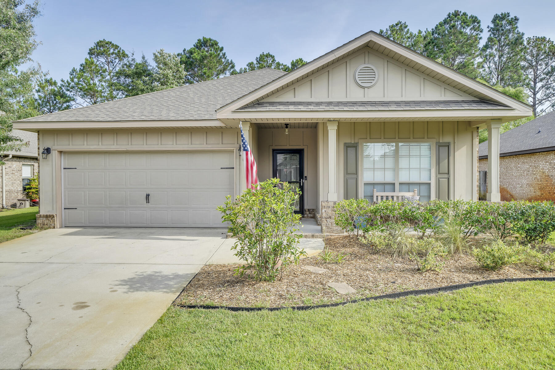 WHISPERING LAKE - Residential