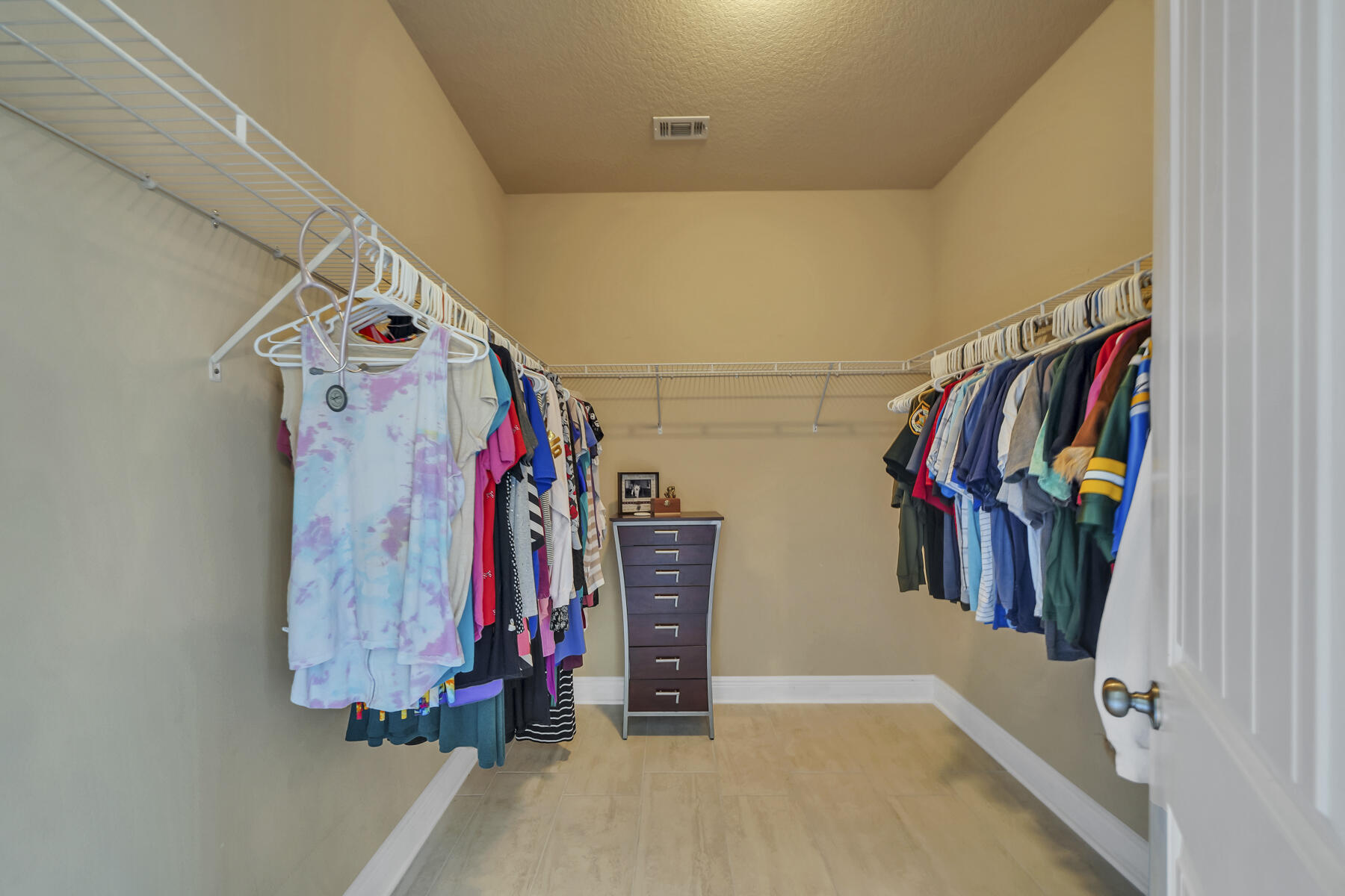 WHISPERING LAKE - Residential