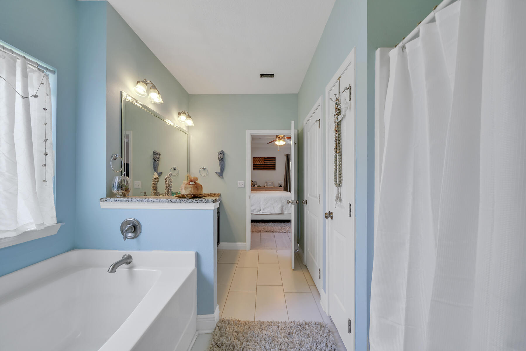 WHISPERING LAKE - Residential