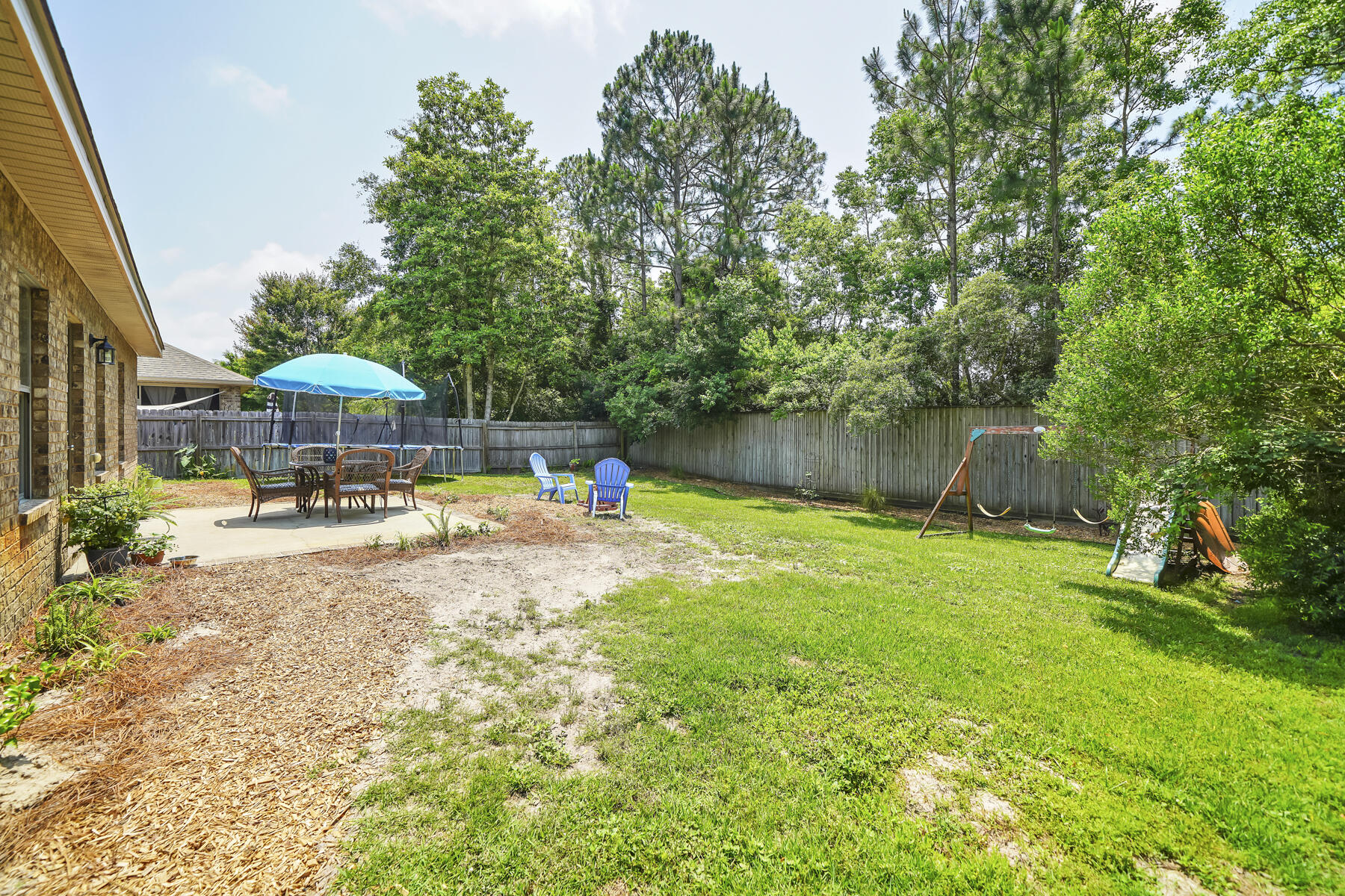 WHISPERING LAKE - Residential