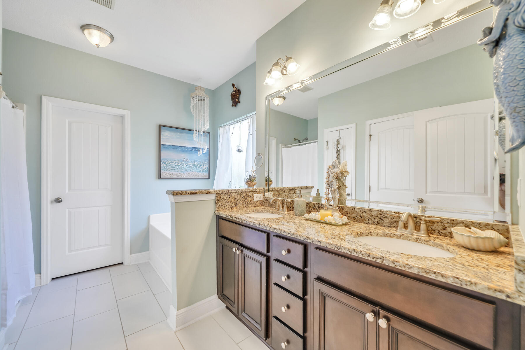 WHISPERING LAKE - Residential