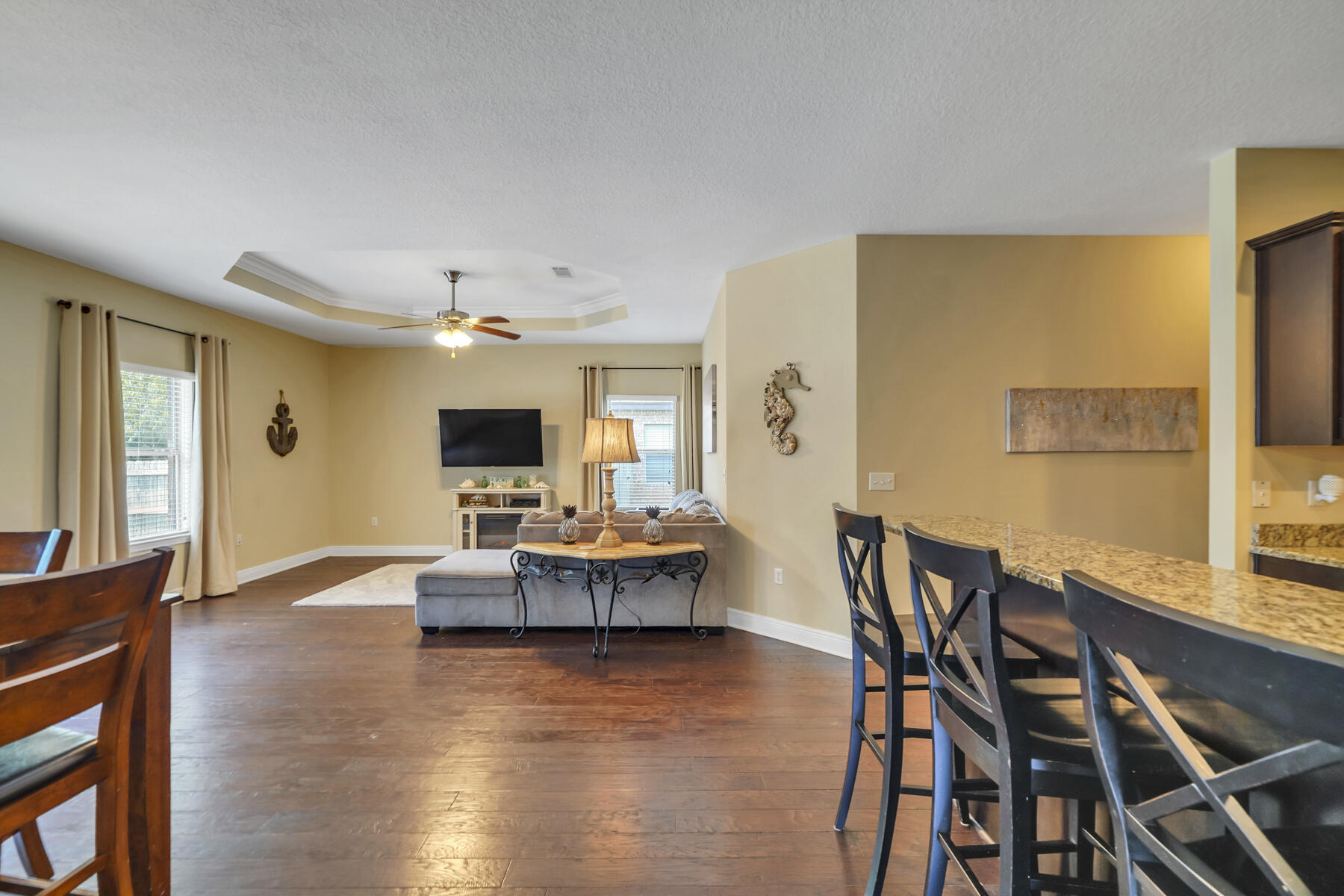 WHISPERING LAKE - Residential