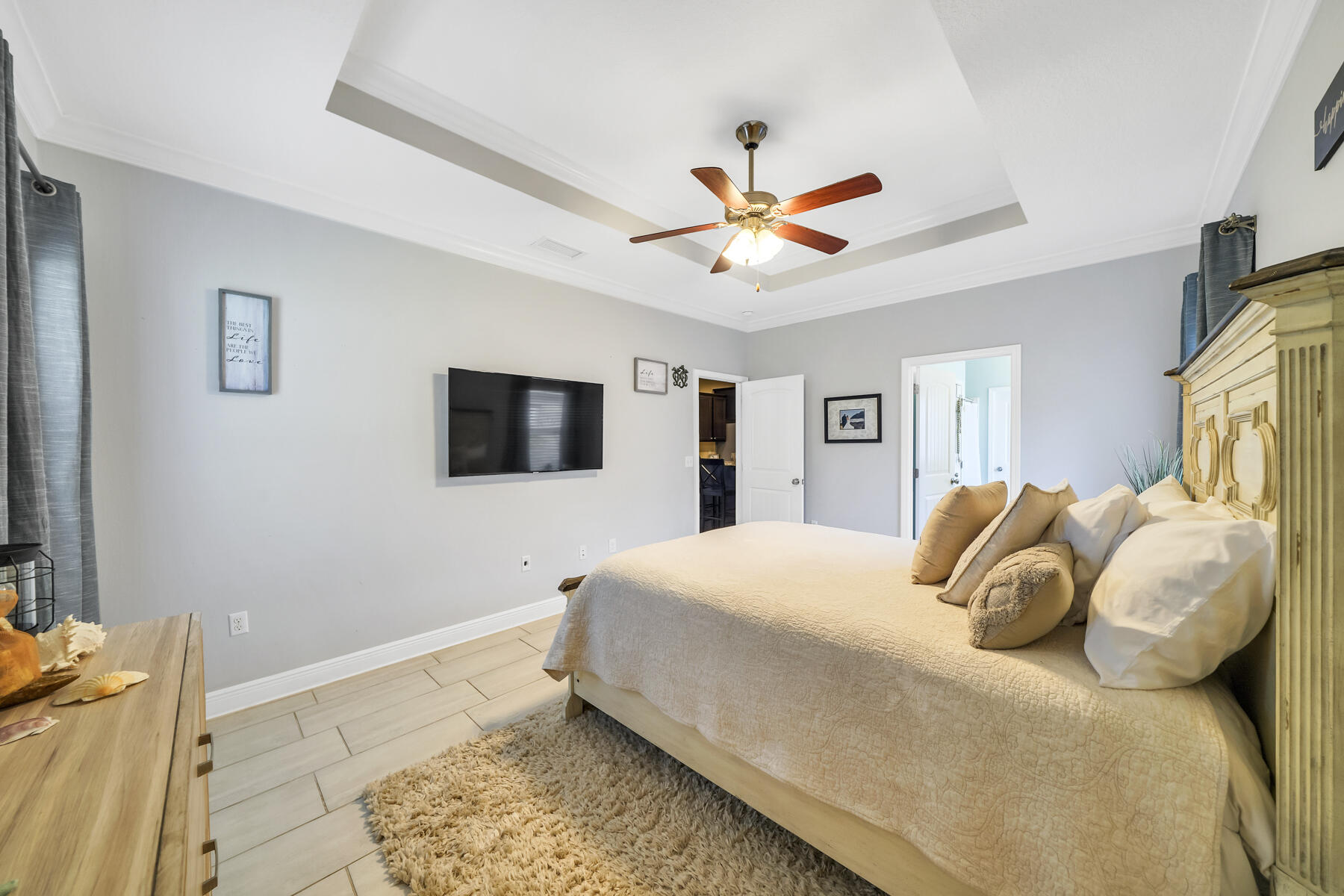 WHISPERING LAKE - Residential