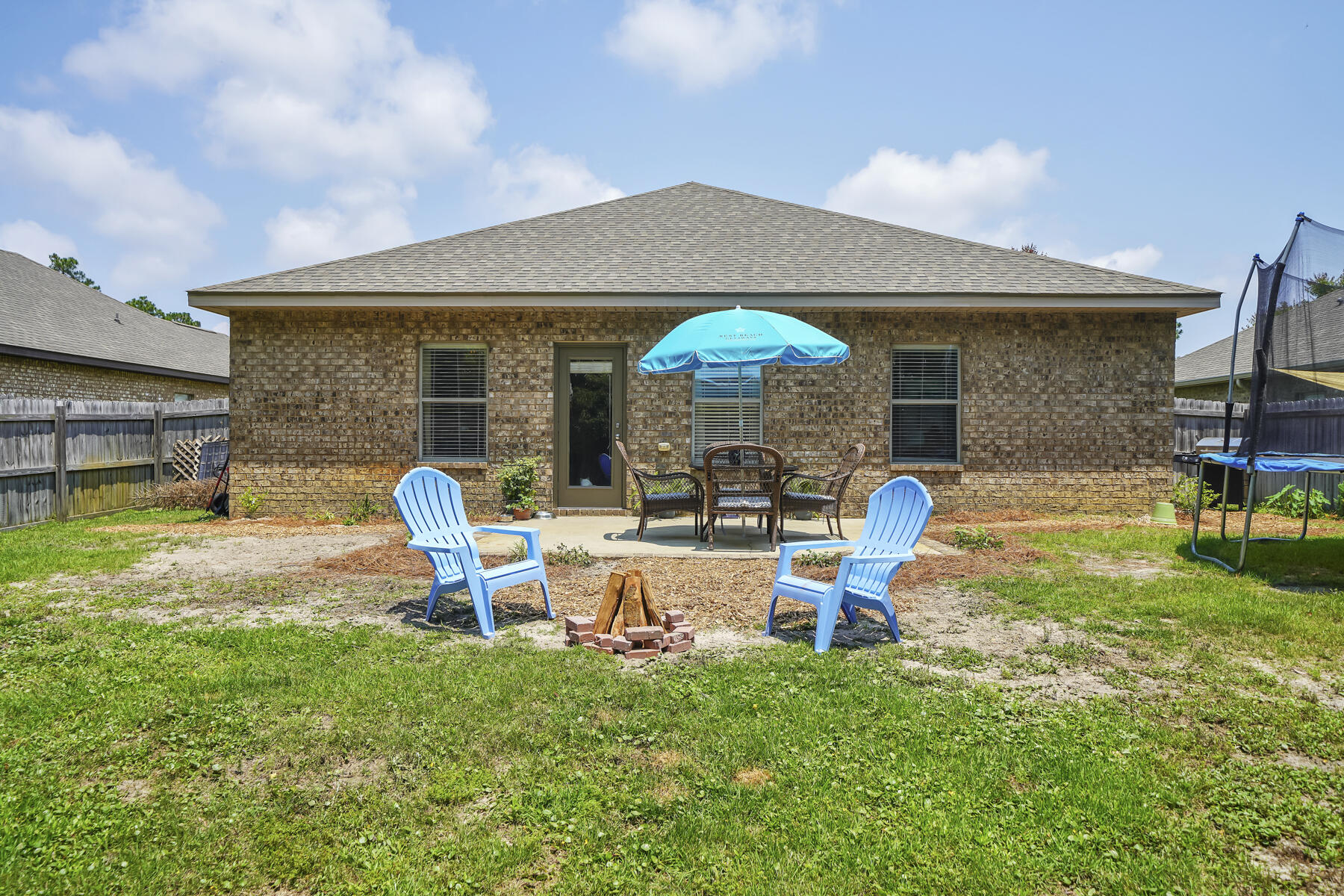 WHISPERING LAKE - Residential