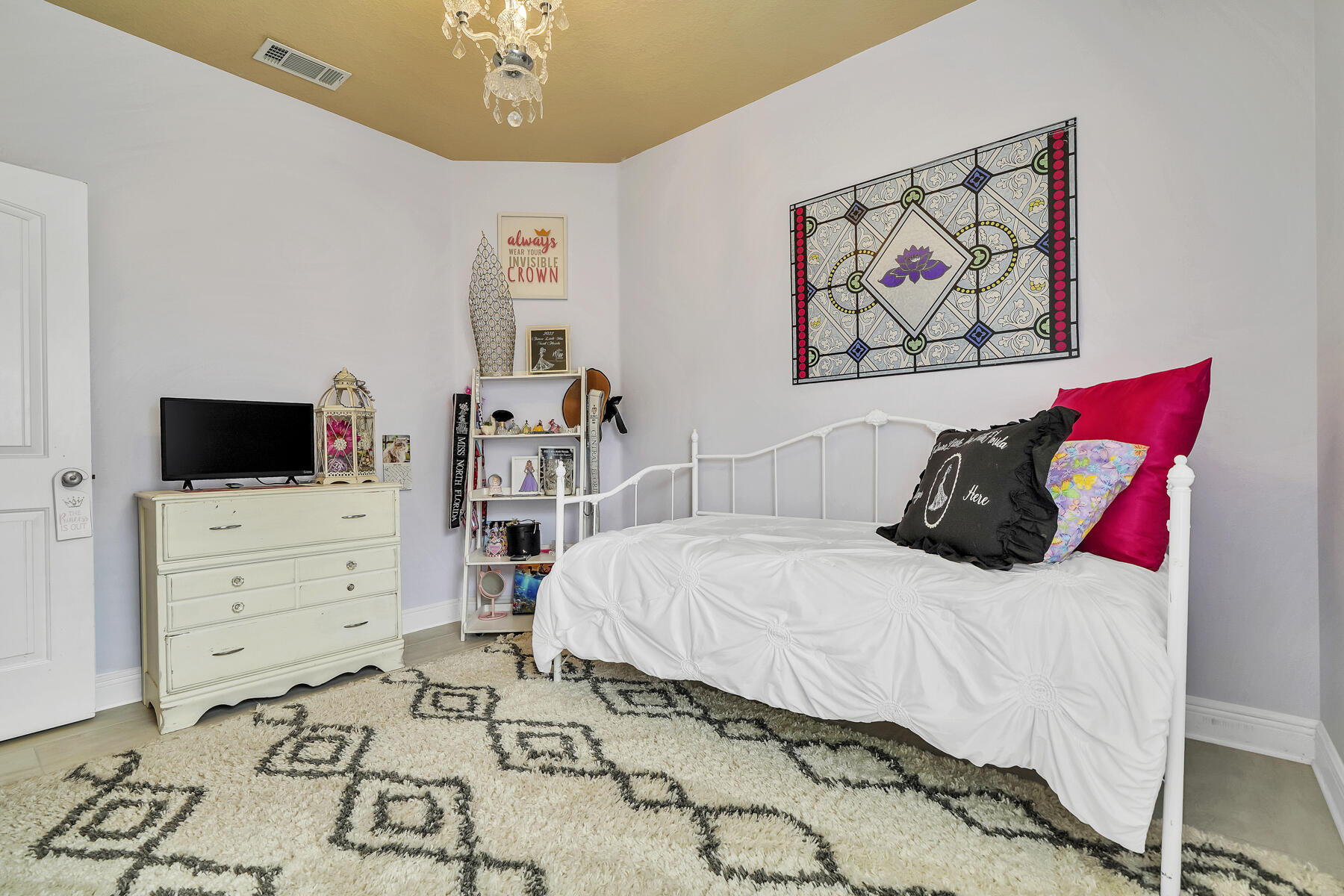 WHISPERING LAKE - Residential