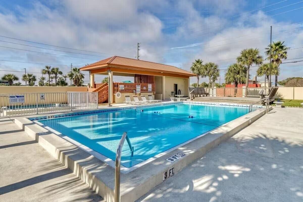 SURF DWELLER CONDO - Residential