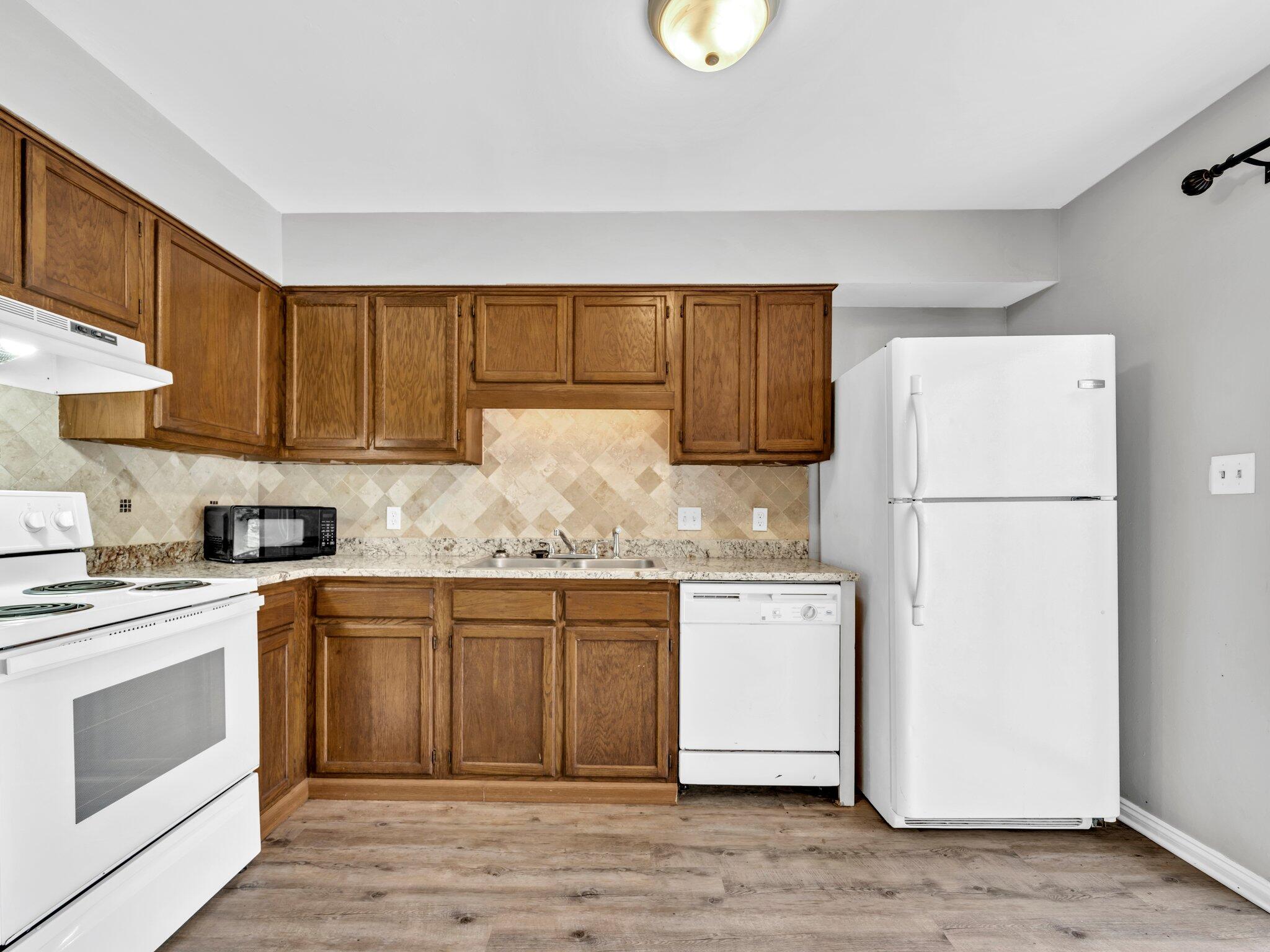 VALPARAISO PINECREST 2 - Residential Lease