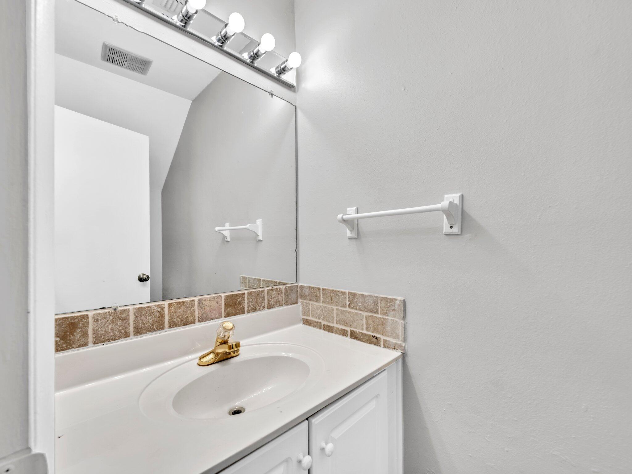 VALPARAISO PINECREST 2 - Residential Lease