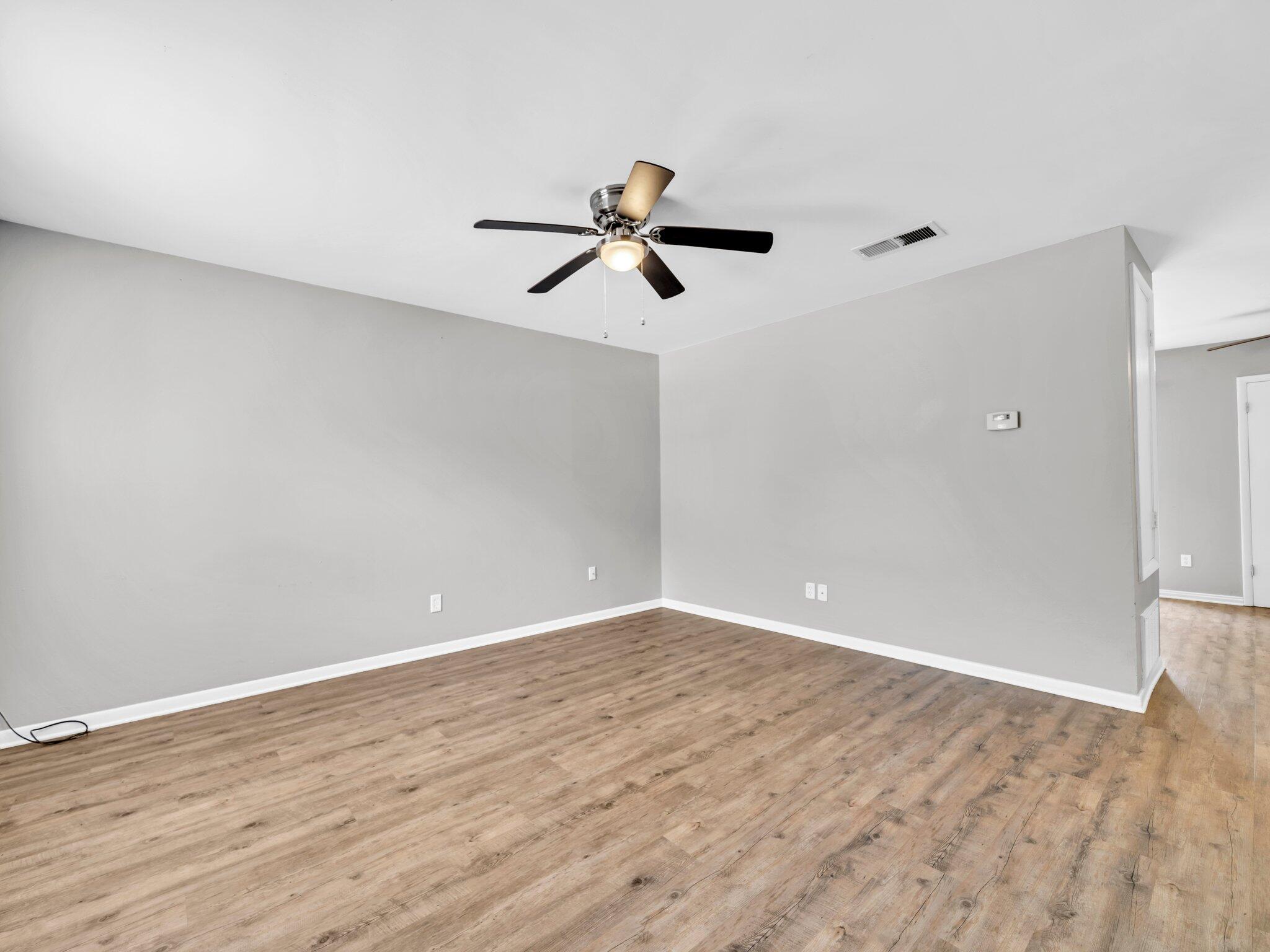 VALPARAISO PINECREST 2 - Residential Lease