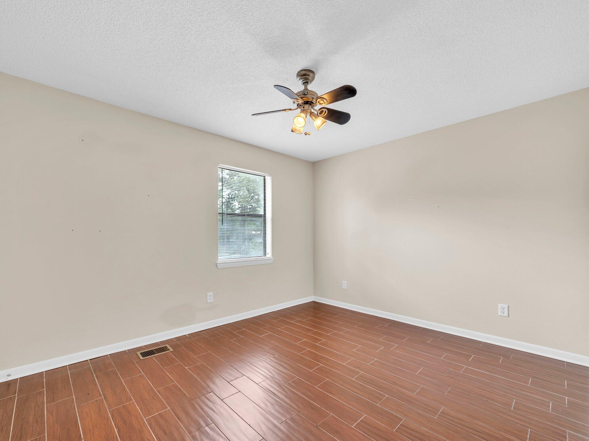VALPARAISO PINECREST 2 - Residential Lease