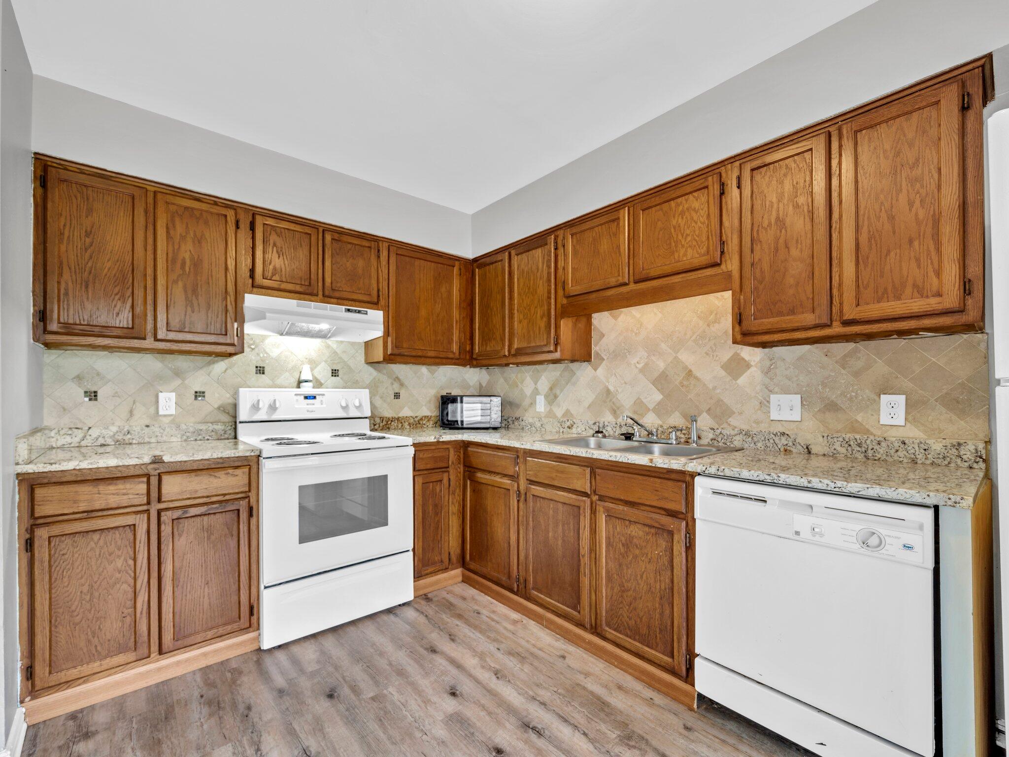 VALPARAISO PINECREST 2 - Residential Lease