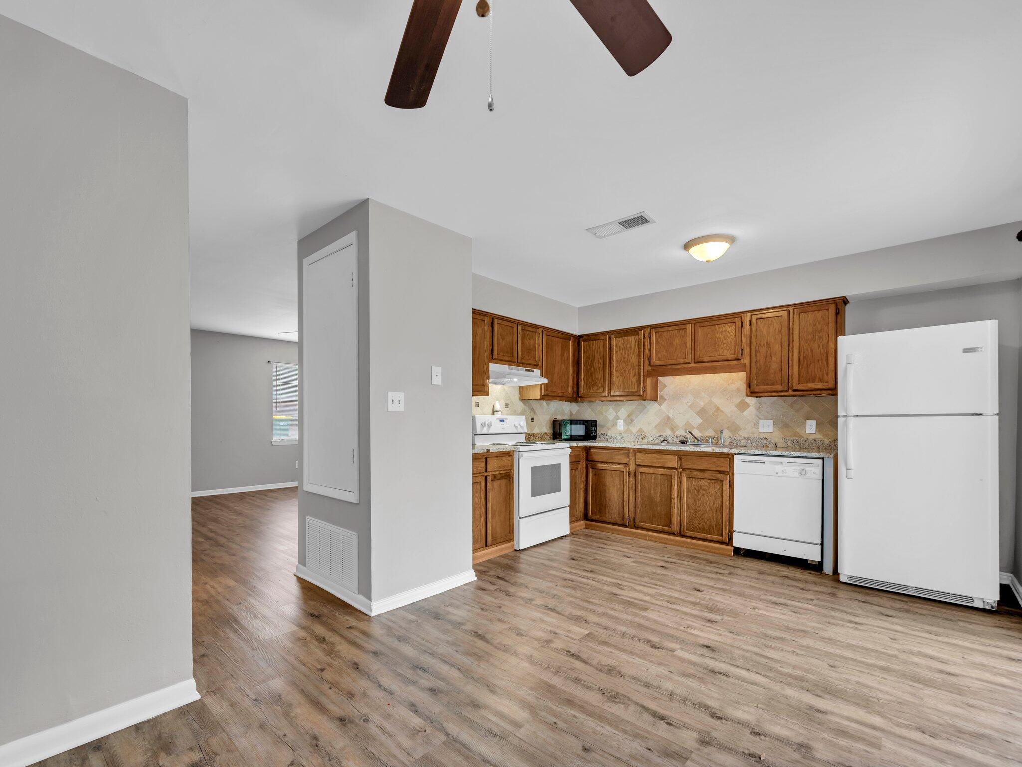 VALPARAISO PINECREST 2 - Residential Lease