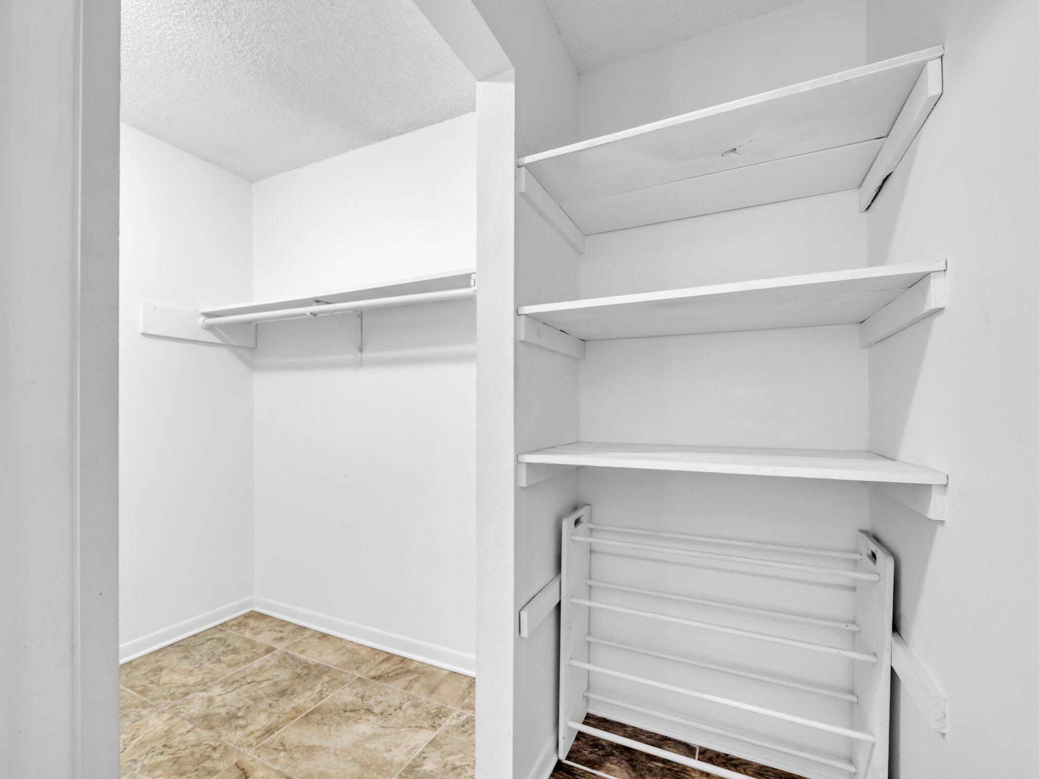 VALPARAISO PINECREST 2 - Residential Lease