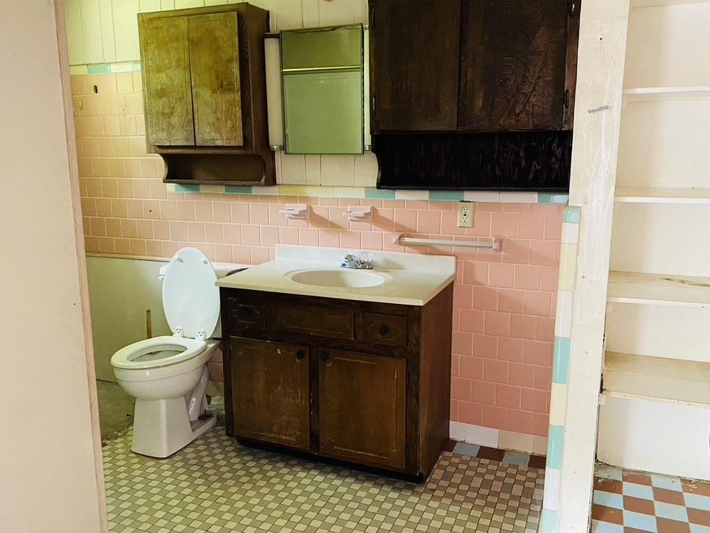 MORRIS ADDN TO CRESTVIEW - Residential