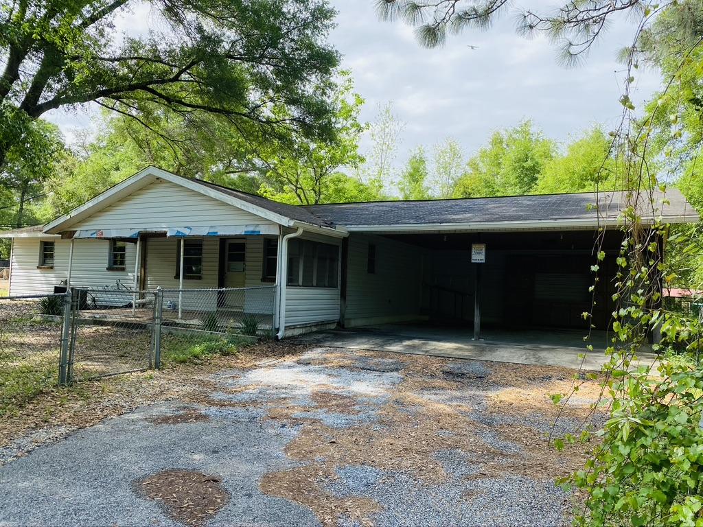 Stay in the heart of town with close access to schools, shopping, and any other needs you may have, while also being on your own large parcel with room for your family to grow! Fixer upper with a new roof! Please see documents for the survey. Encroachment shed has been removed.