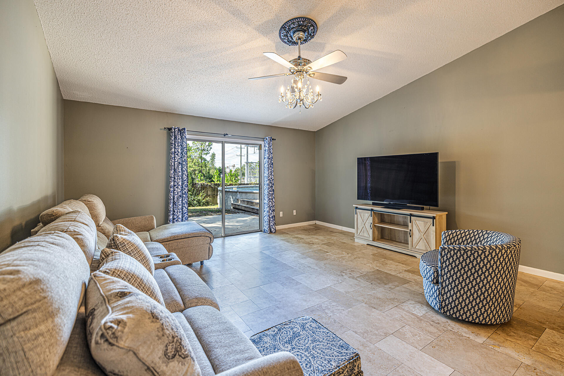 COUNTRYVIEW ESTATES 8TH ADDN - Residential