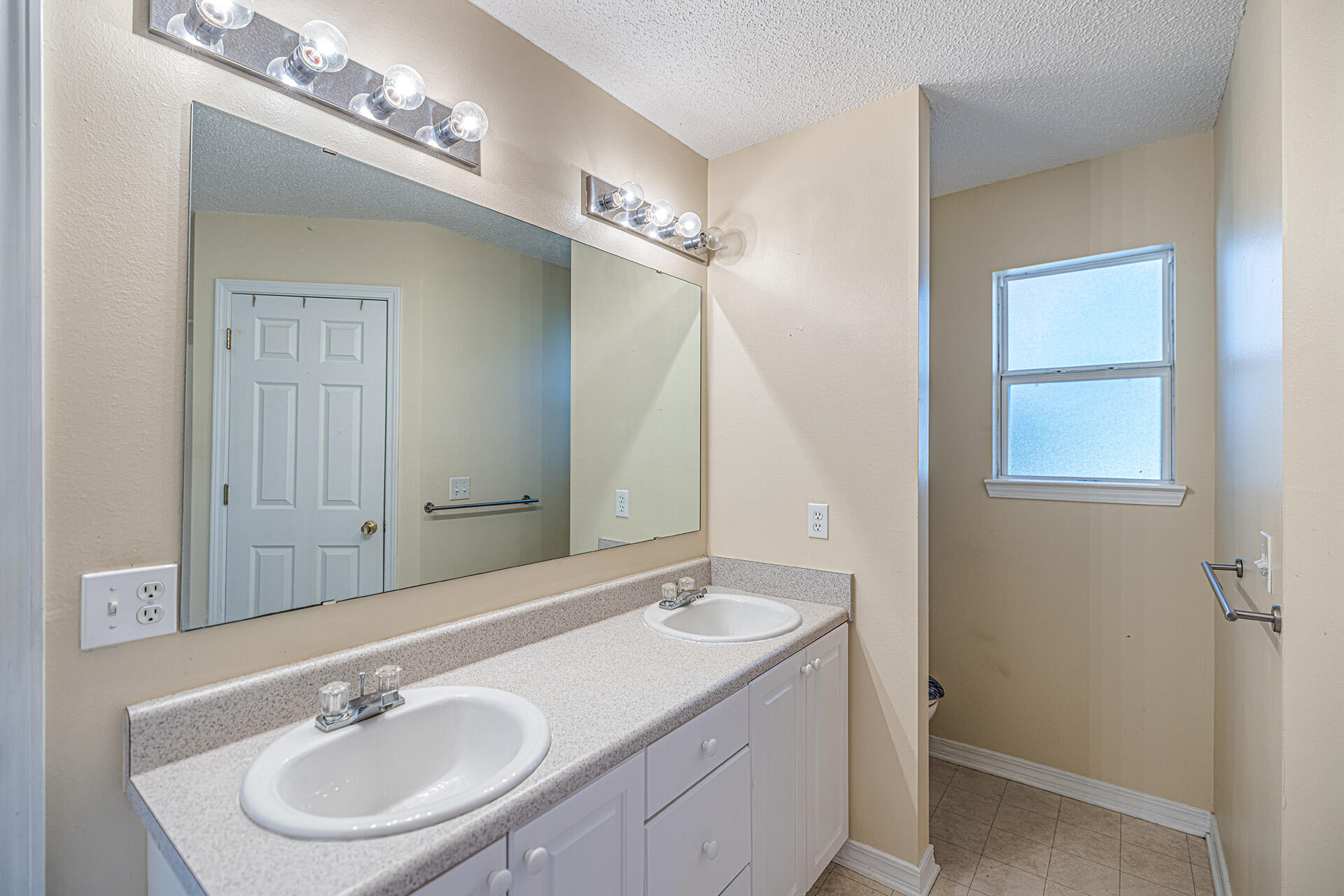 COUNTRYVIEW ESTATES 8TH ADDN - Residential