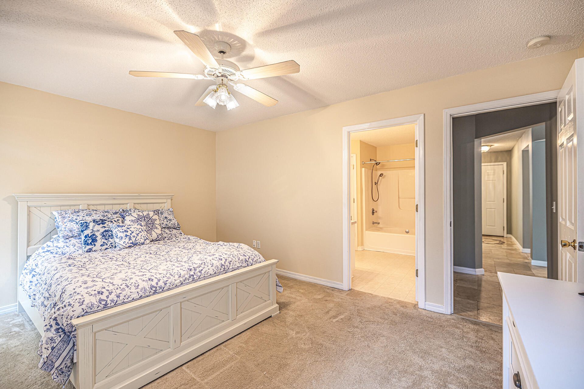 COUNTRYVIEW ESTATES 8TH ADDN - Residential