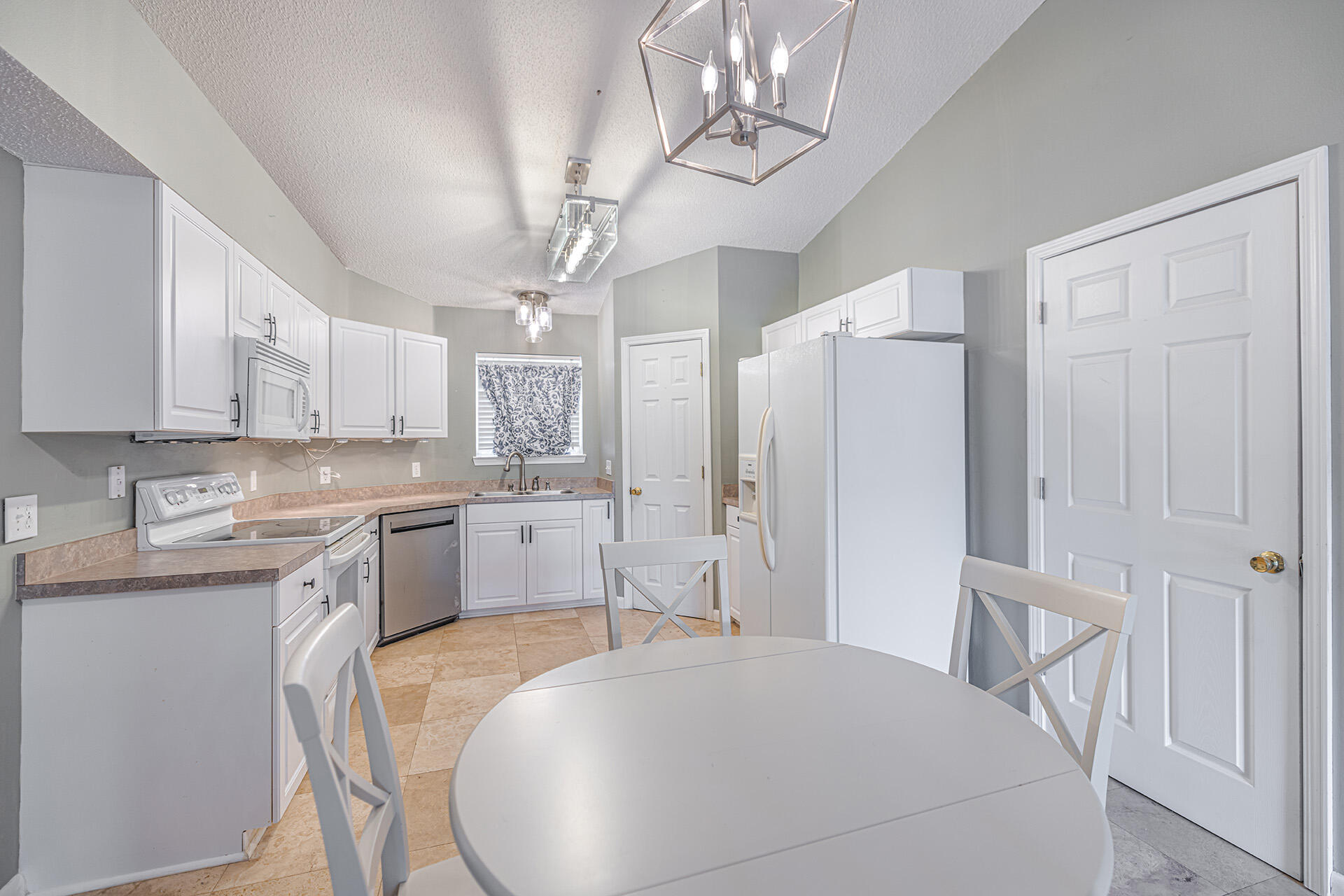 COUNTRYVIEW ESTATES 8TH ADDN - Residential