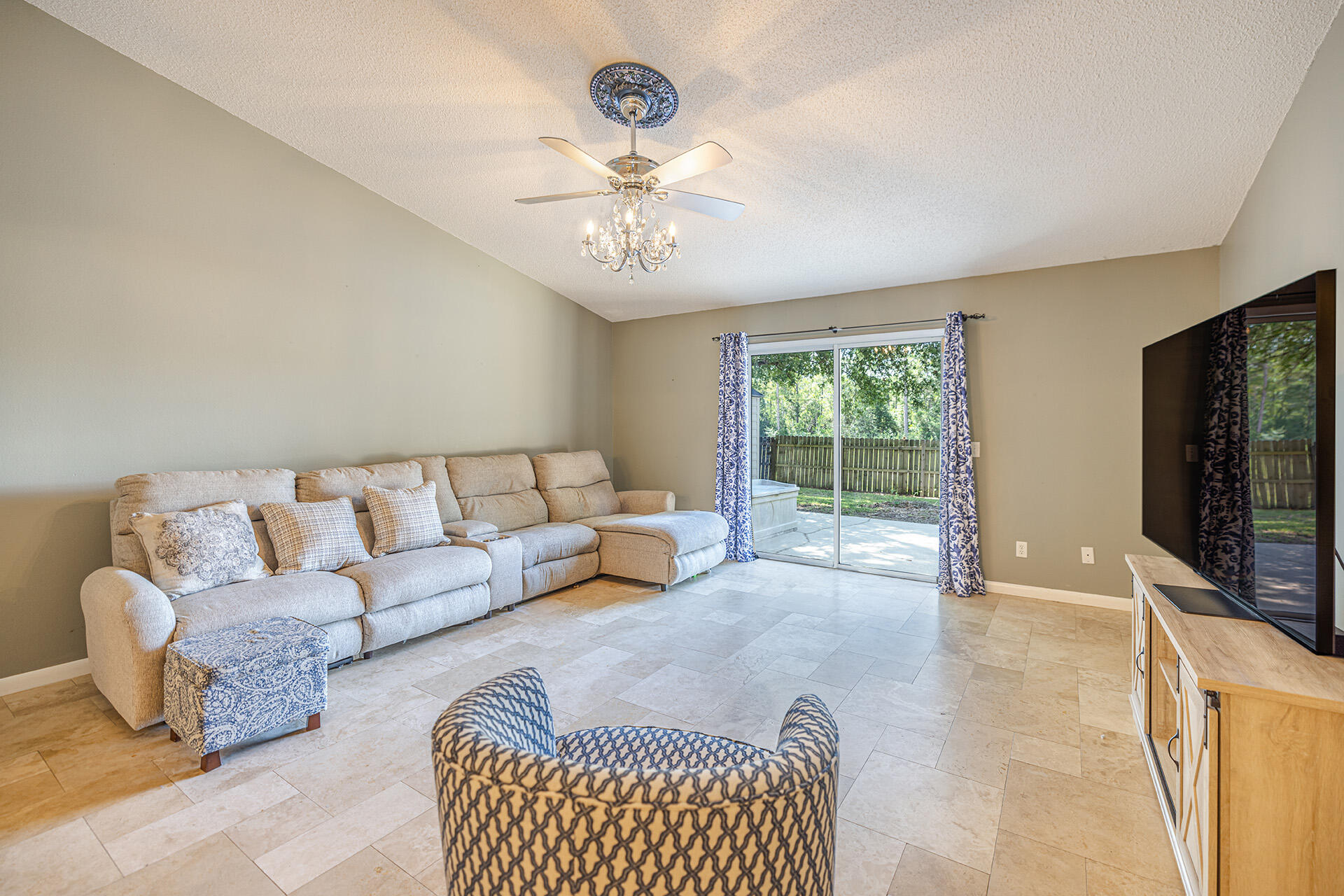 COUNTRYVIEW ESTATES 8TH ADDN - Residential