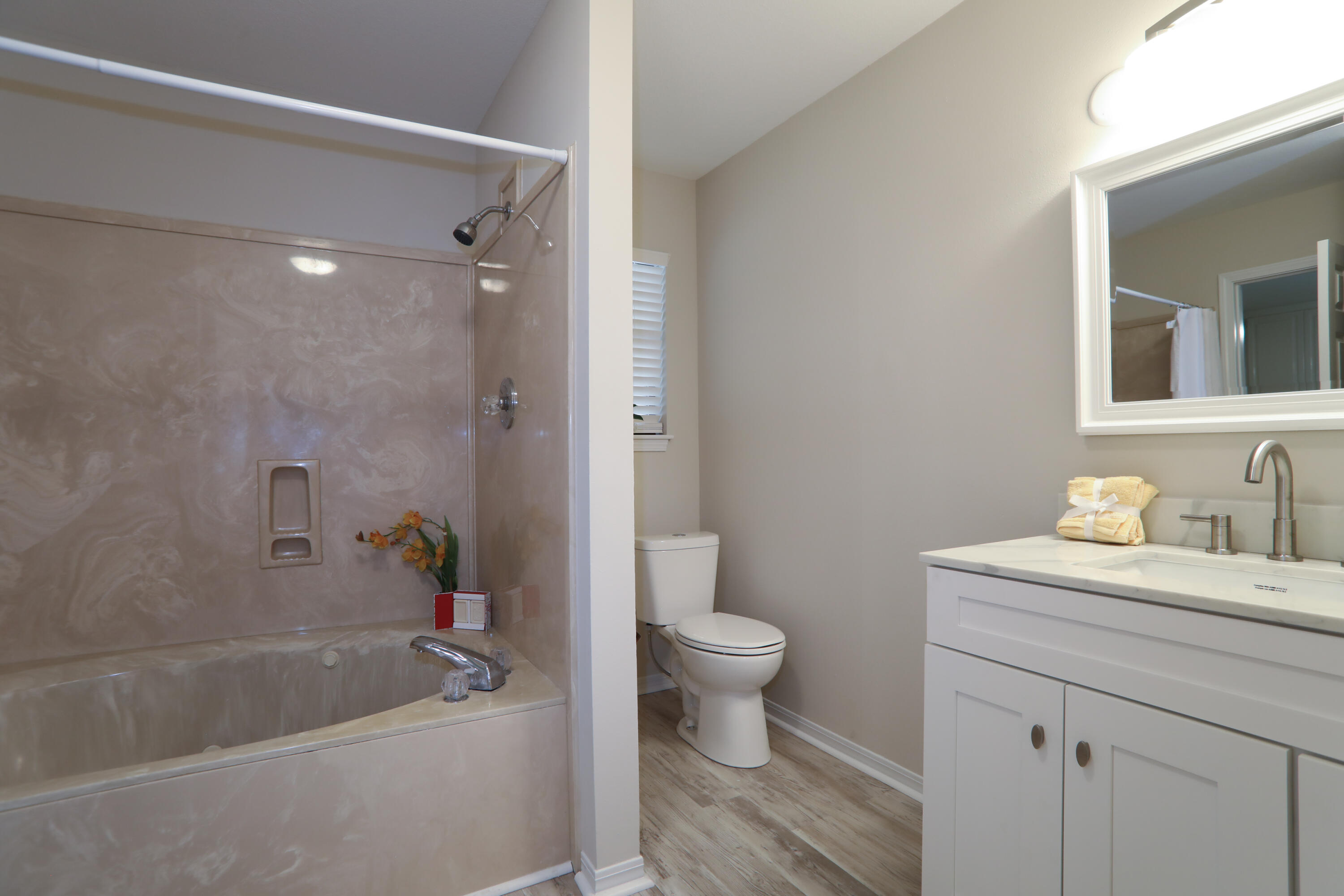 CRYSTAL LAKE - Residential