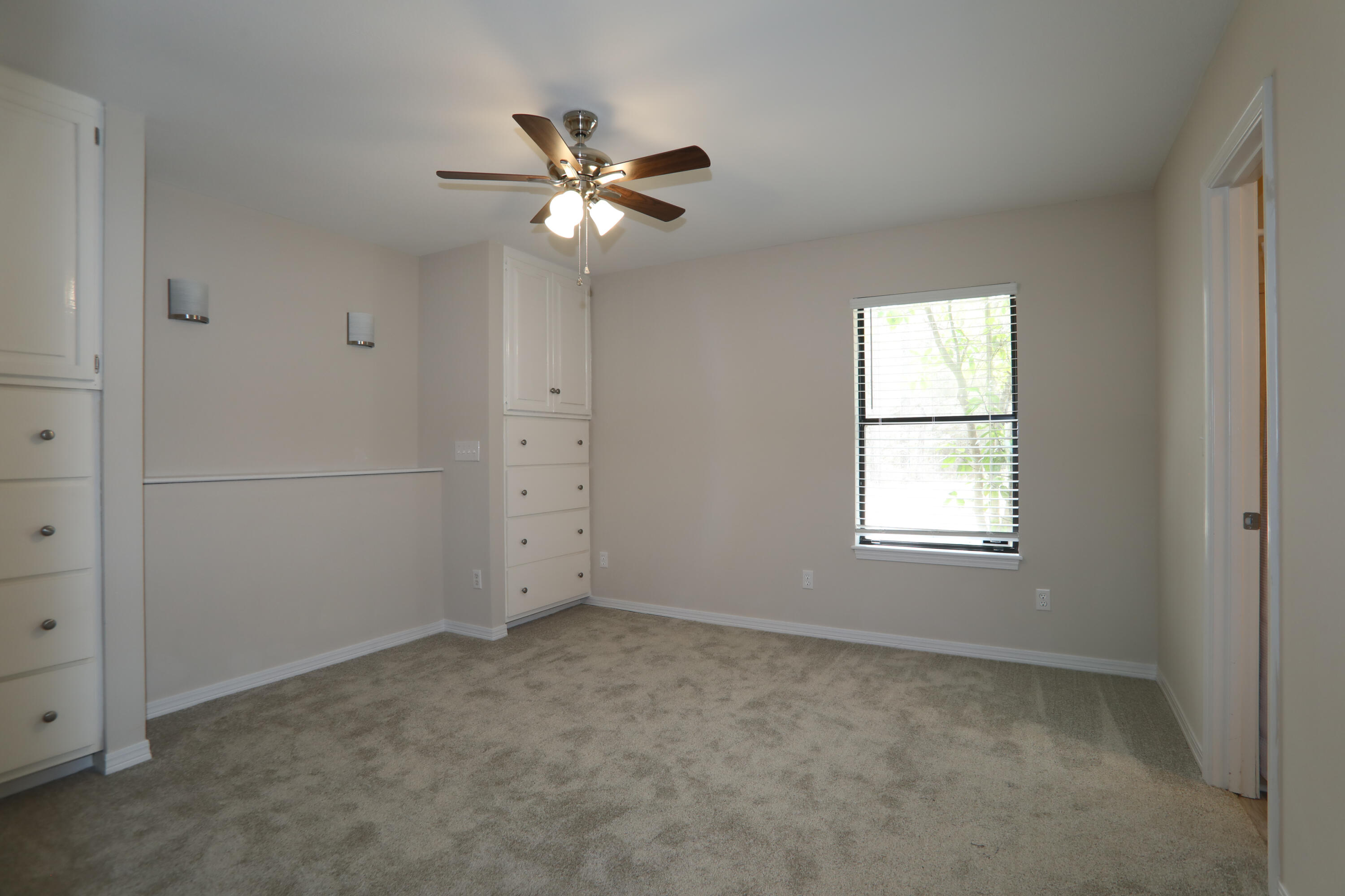 CRYSTAL LAKE - Residential