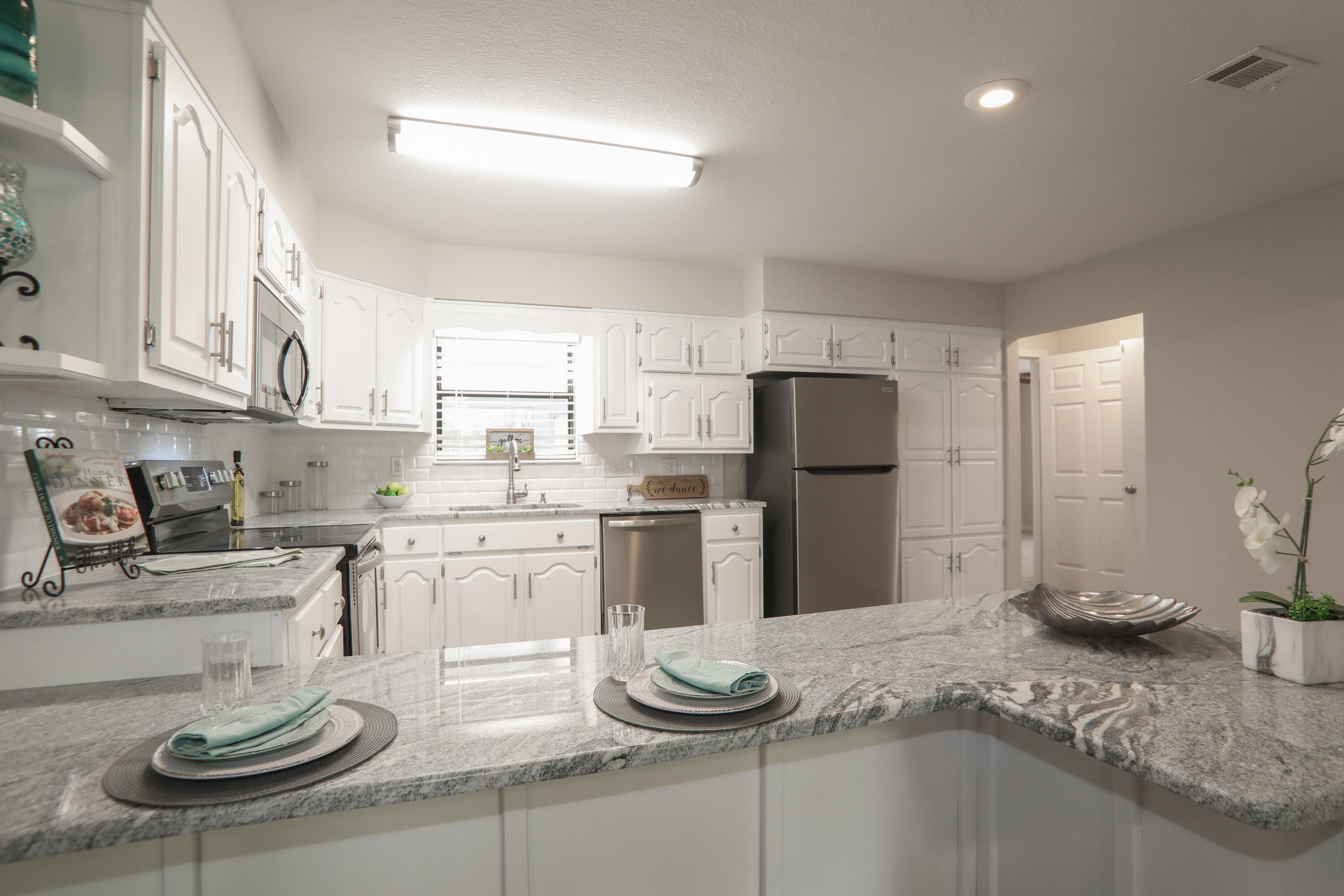 CRYSTAL LAKE - Residential