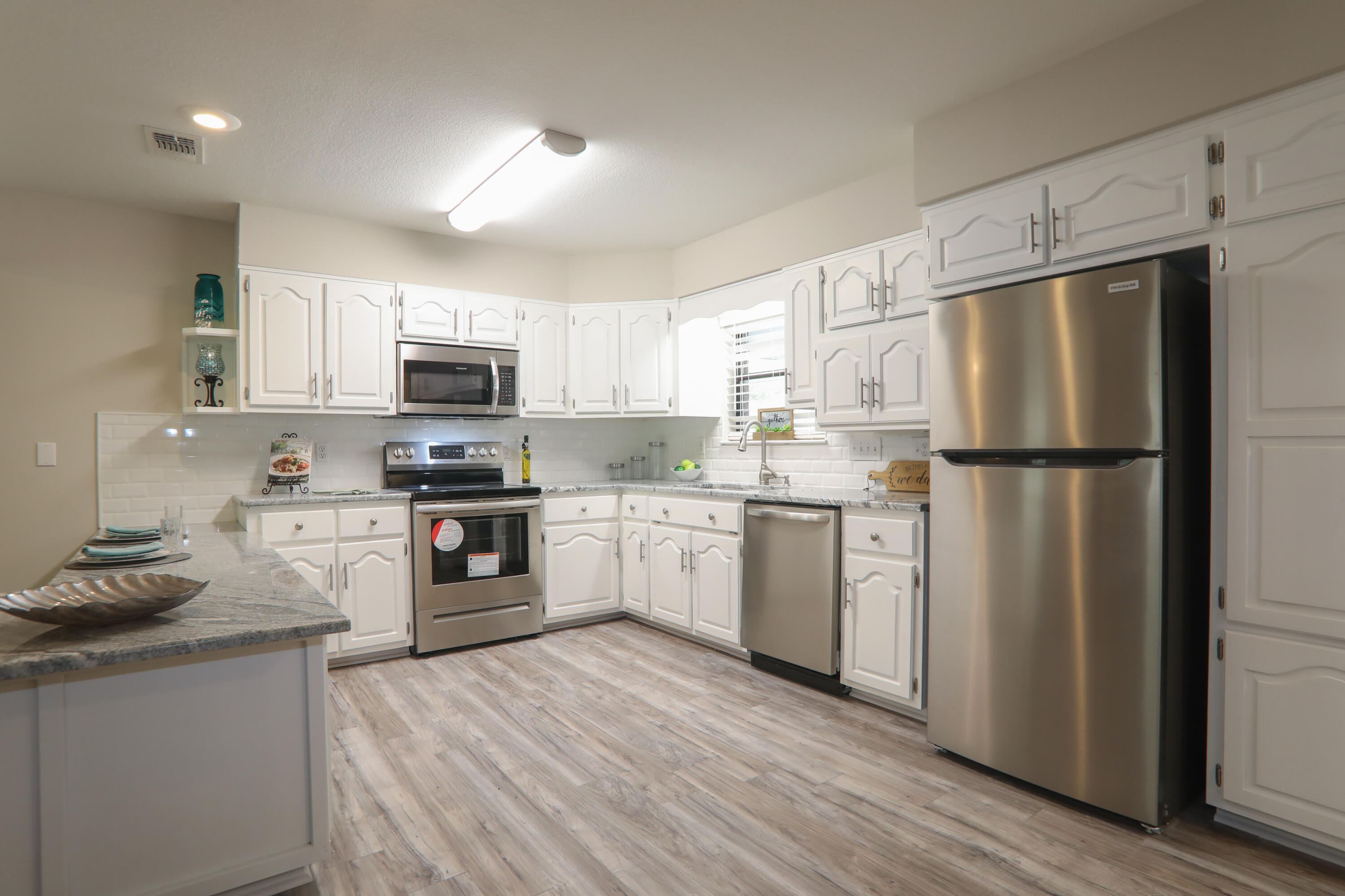 CRYSTAL LAKE - Residential