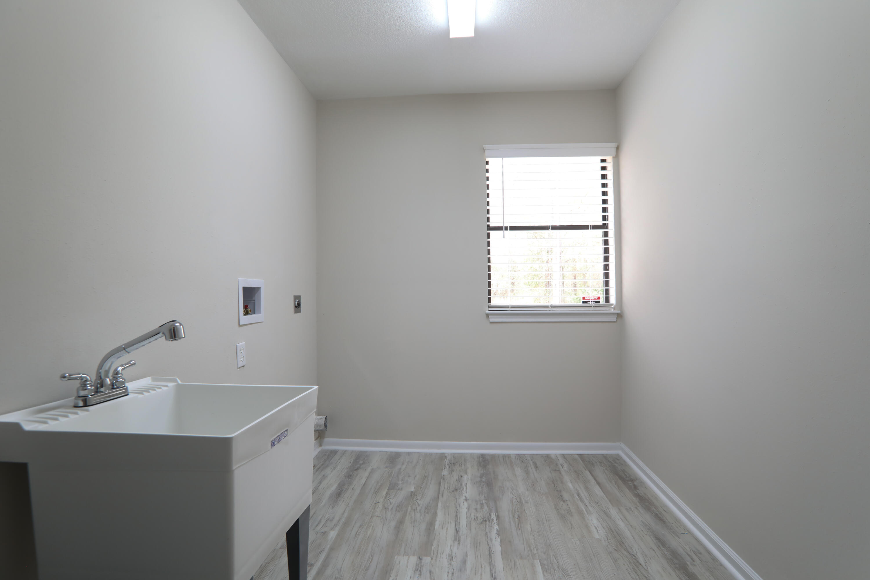 CRYSTAL LAKE - Residential