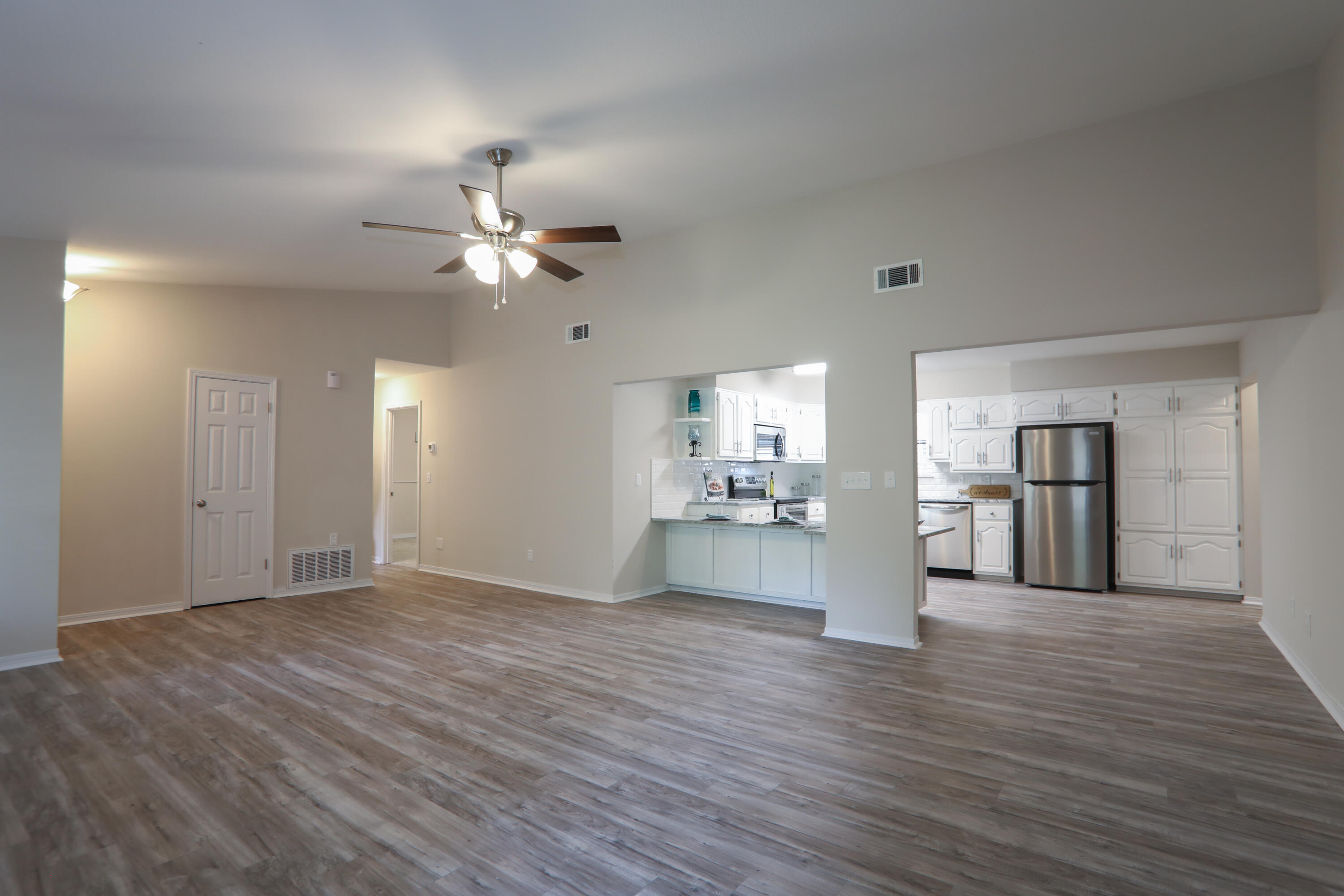 CRYSTAL LAKE - Residential