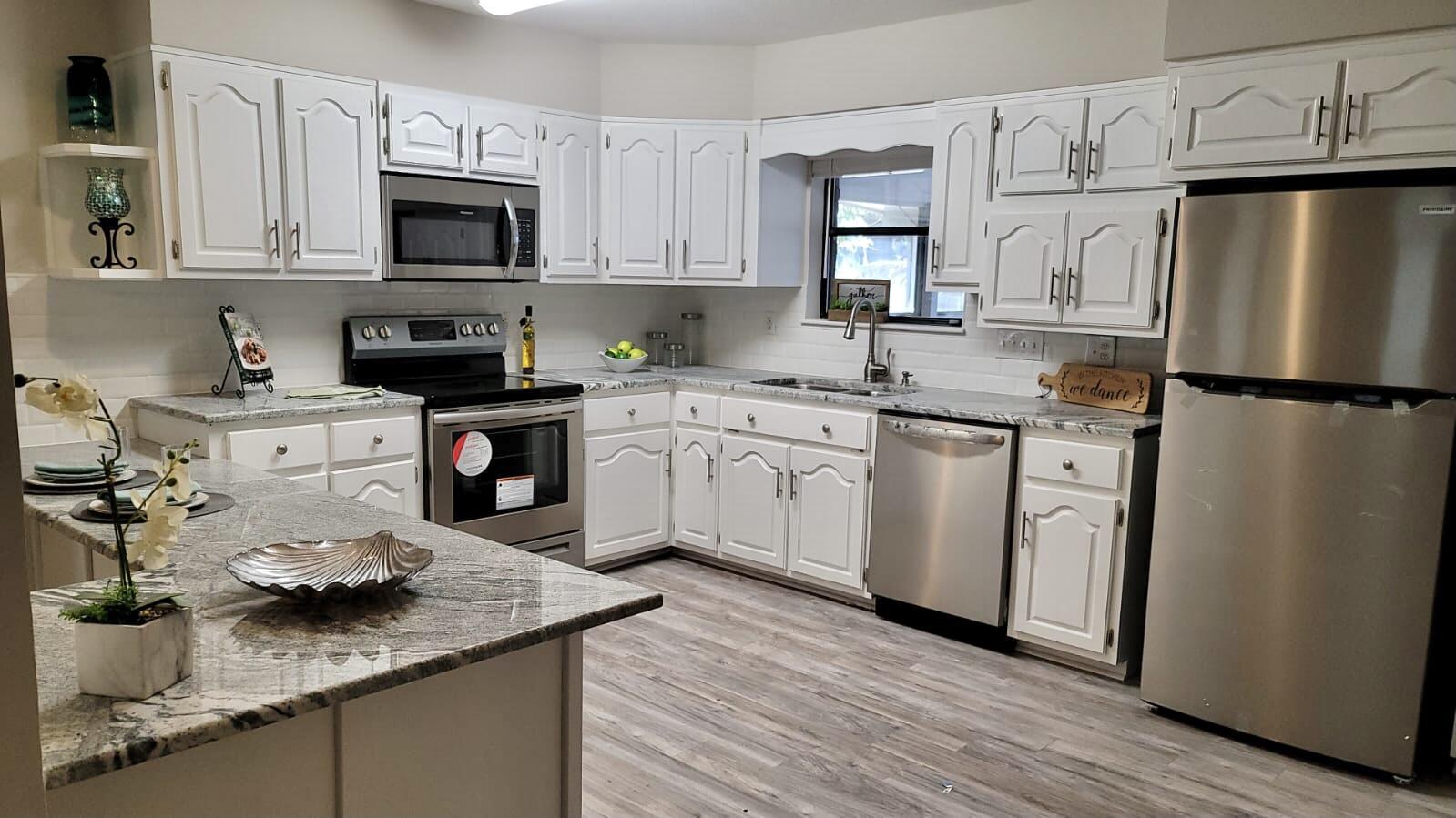 CRYSTAL LAKE - Residential