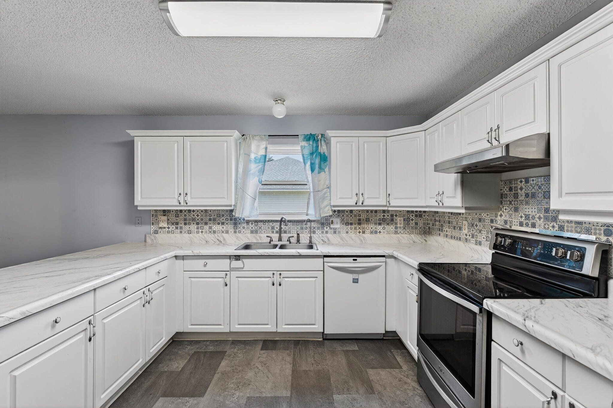 COUNTRYVIEW ESTATES 7TH ADDN - Residential